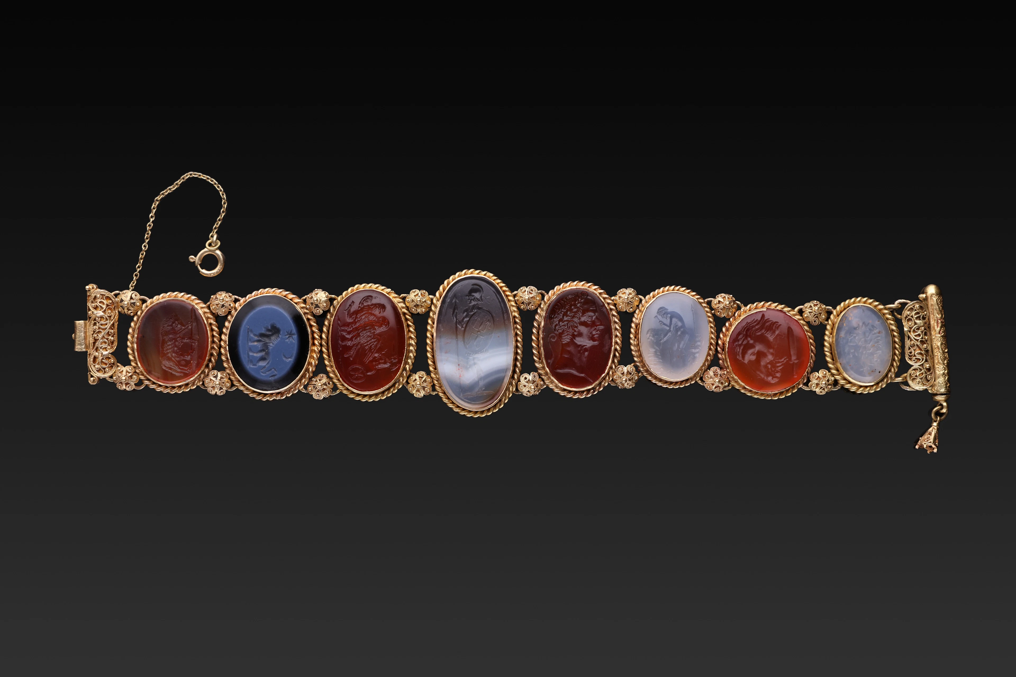FANTASTIC CASTELLANI-INSPIRED ITALIAN GOLD BRACELET WITH ROMAN INTAGLIOS