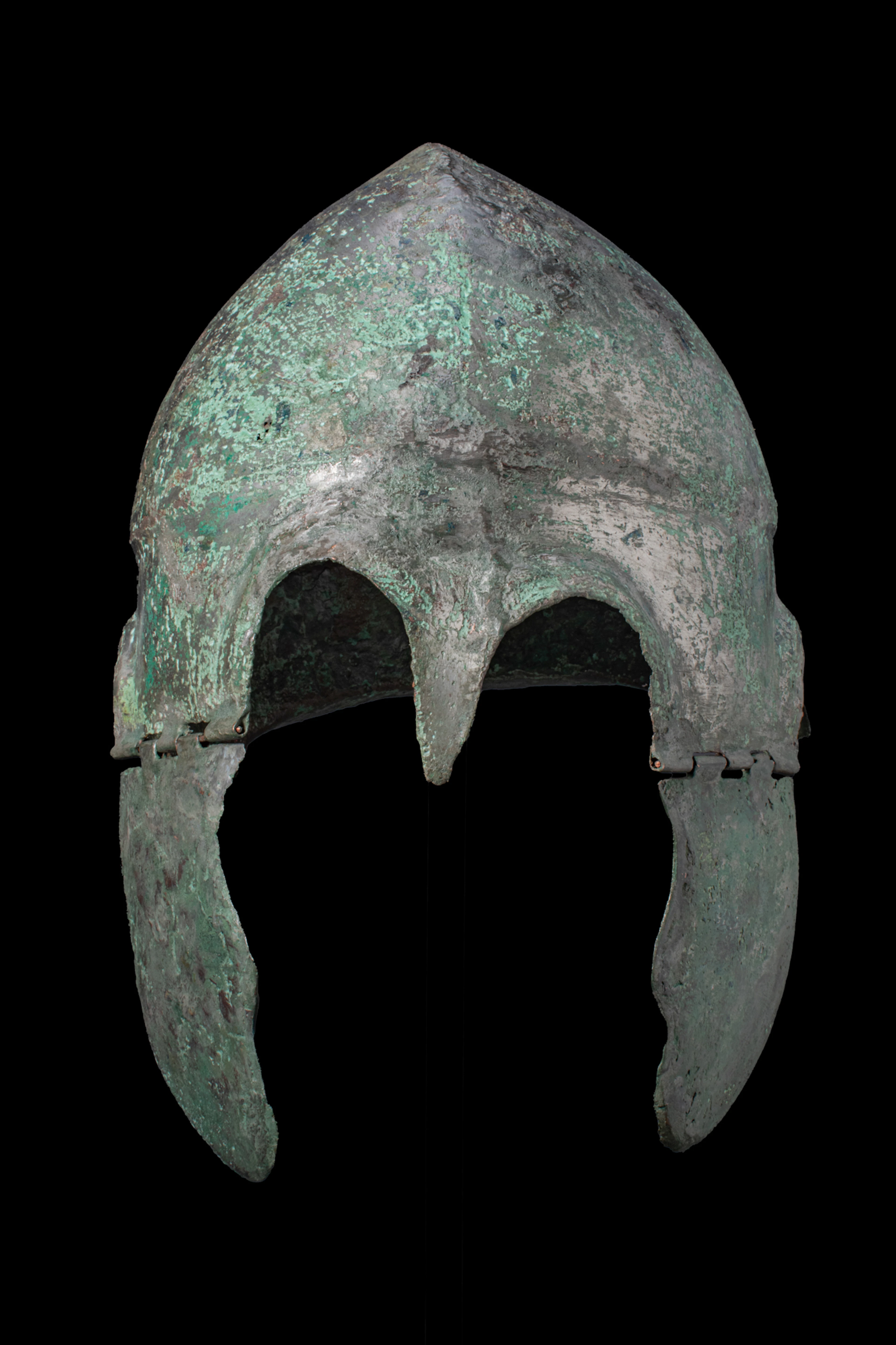 CHALCIDIAN HIGH TINNED BRONZE HELMET WITH CHEEKS