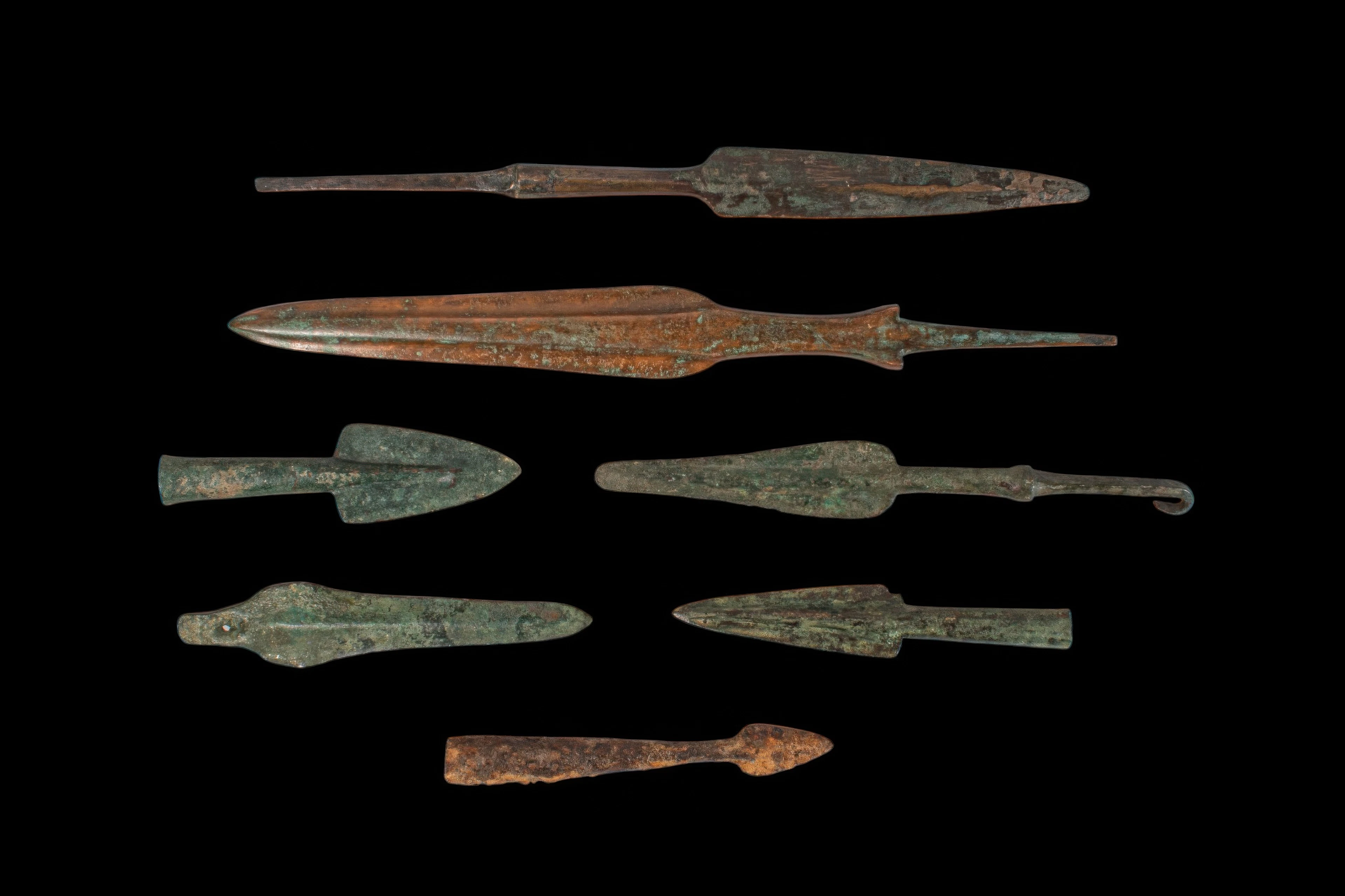 LARGE COLLECTION OF BRONZE AGE / EARLY GREEK PERIOD BRONZE DAGGERS