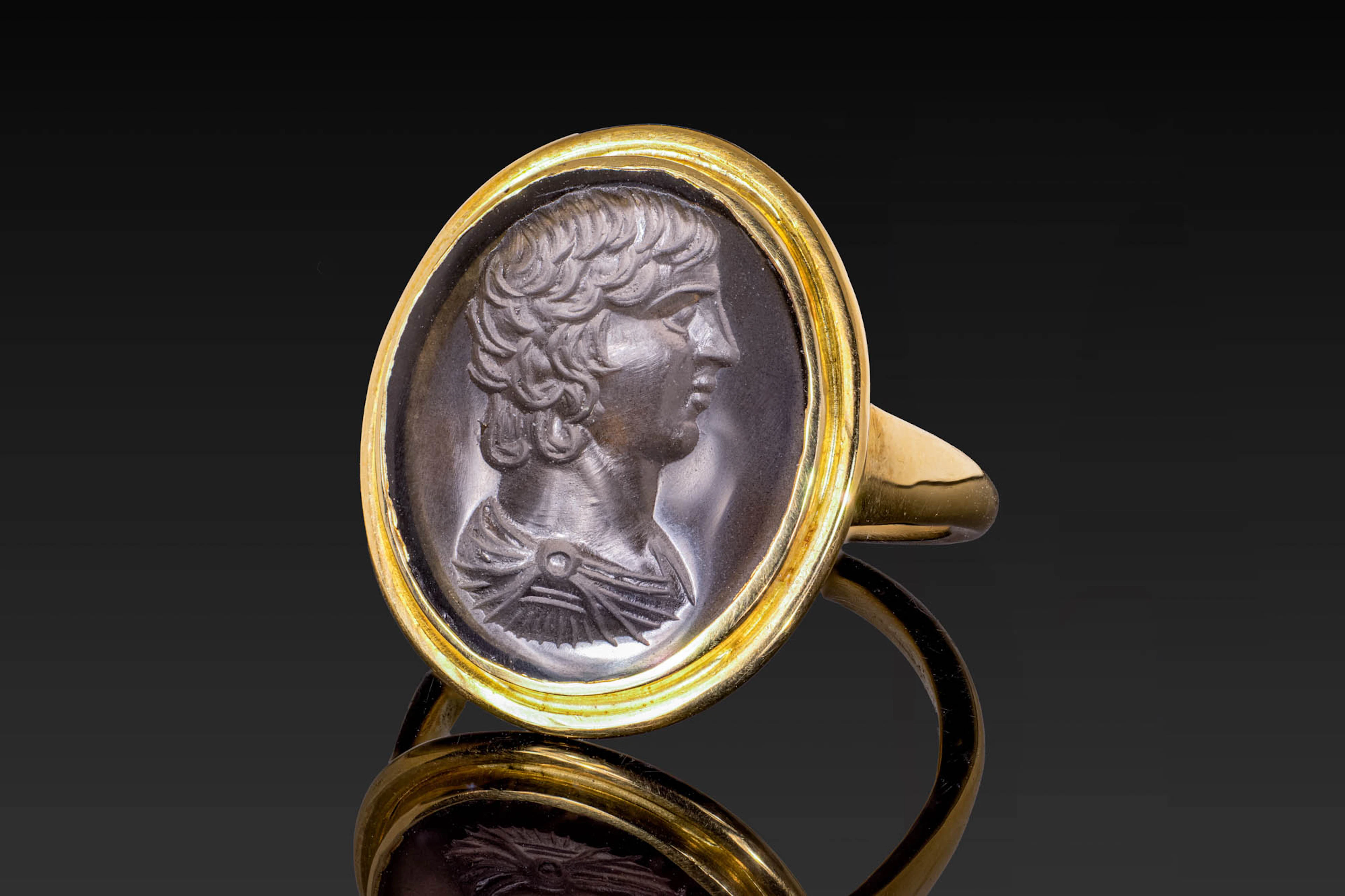 LATE ROMAN ROCK CRYSTAL INTAGLIO OF PRINCEPS IN GOLD RING