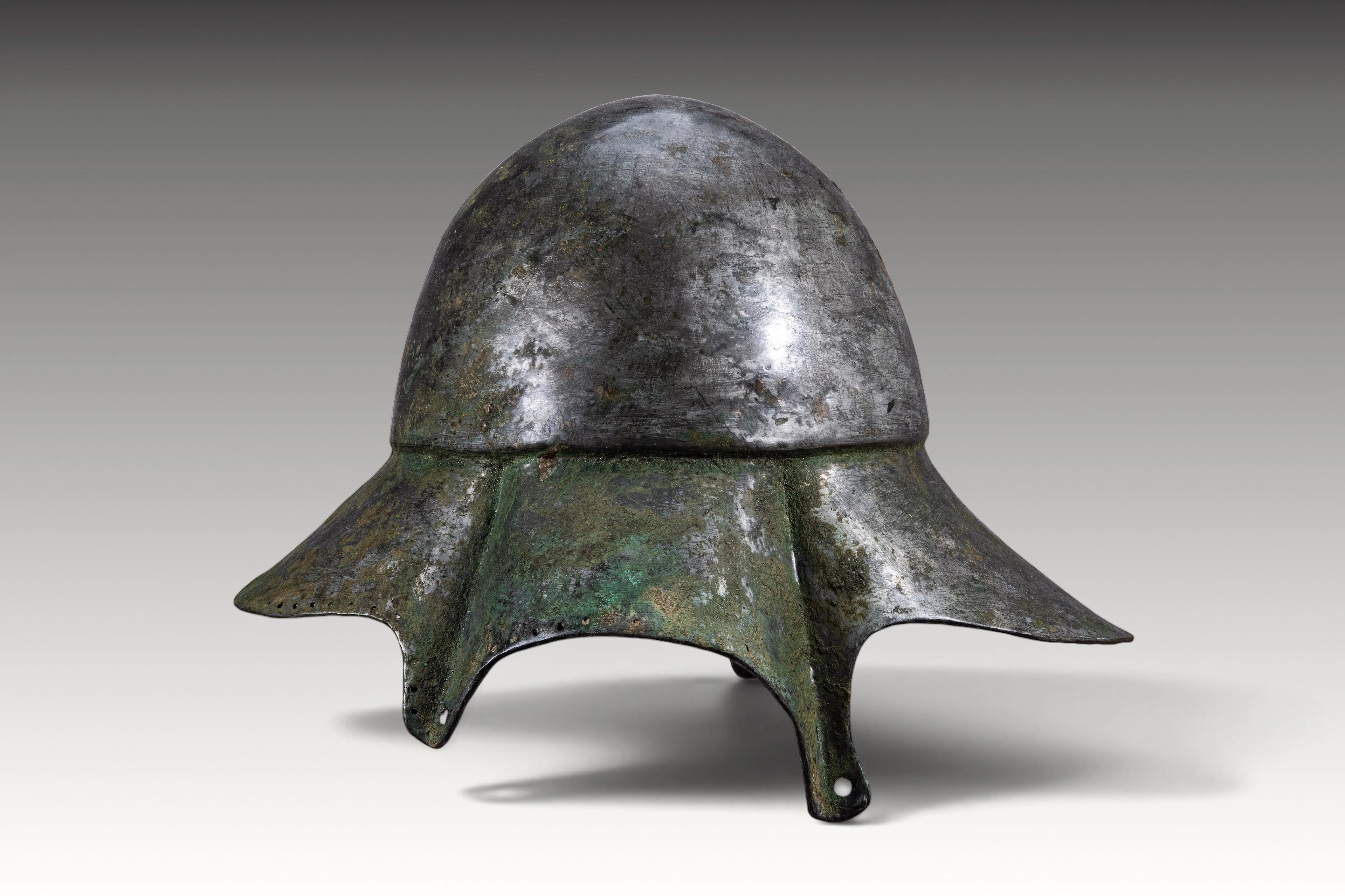 VERY RARE COMPLETE BOEOTIAN BRONZE HELMET