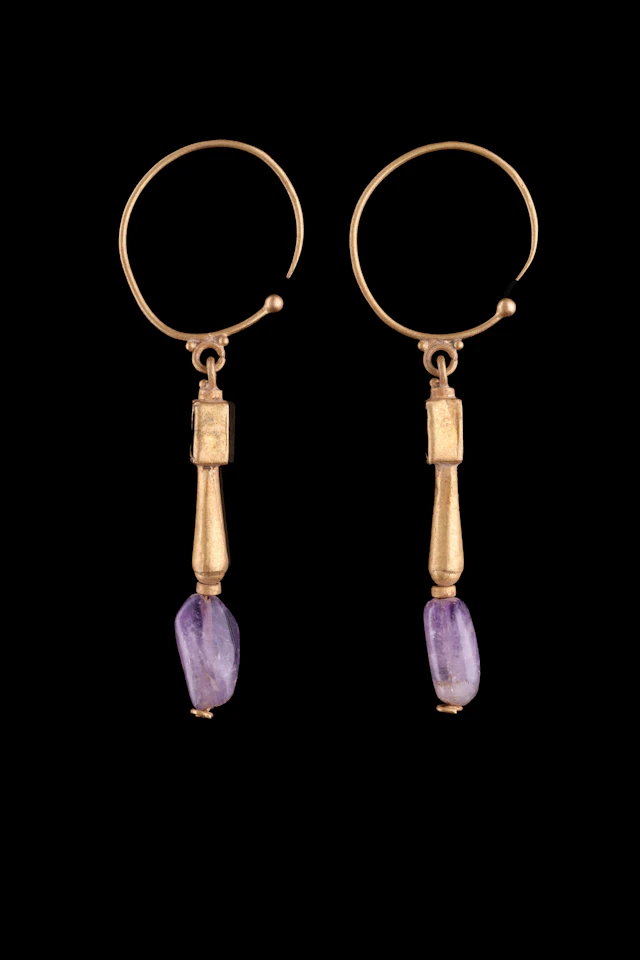 MATCHED PAIR OF ROMAN GOLD EARRINGS WITH AMETHYST PENDANTS