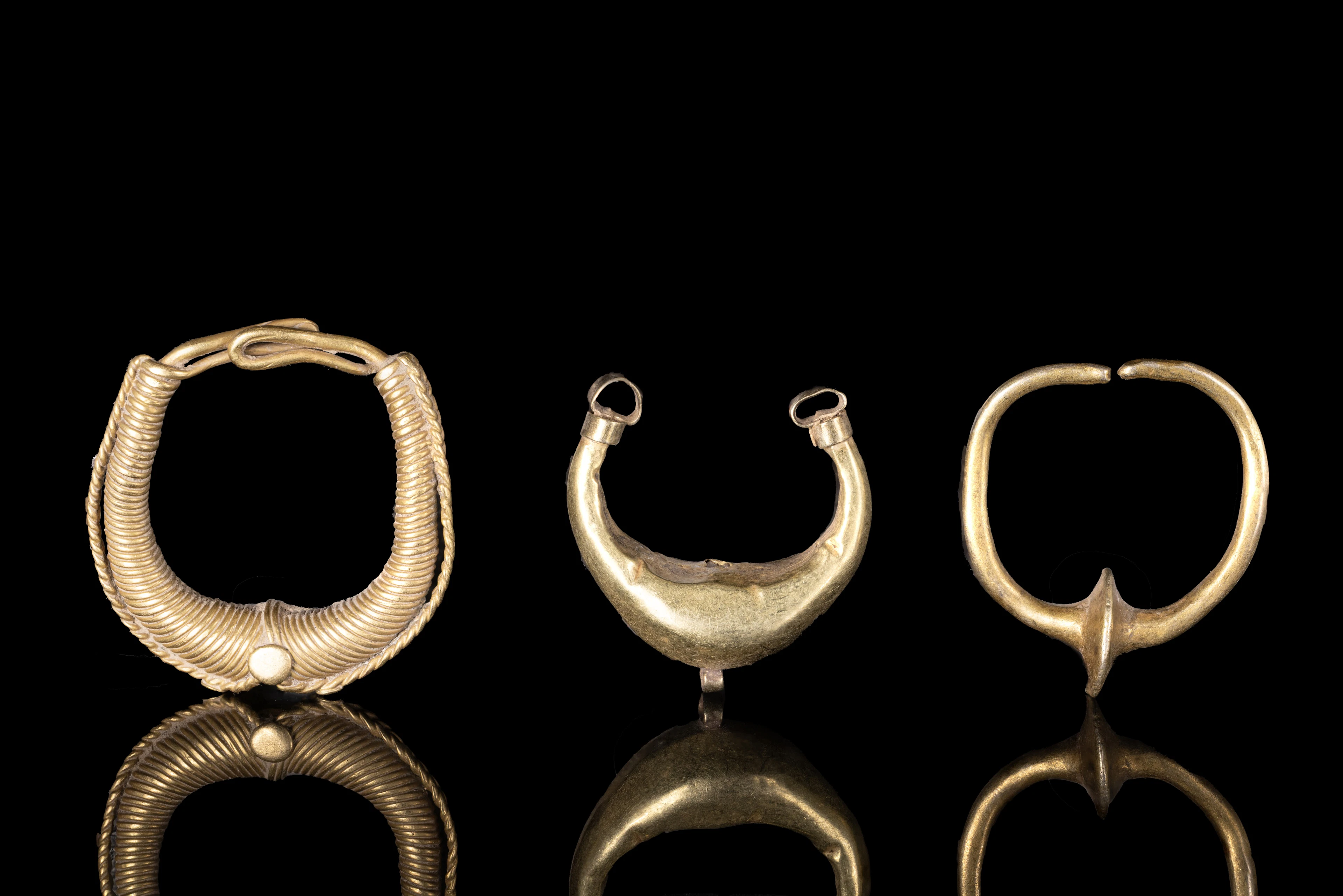 COLLECTION OF EASTERN ROMAN GOLD EARRINGS