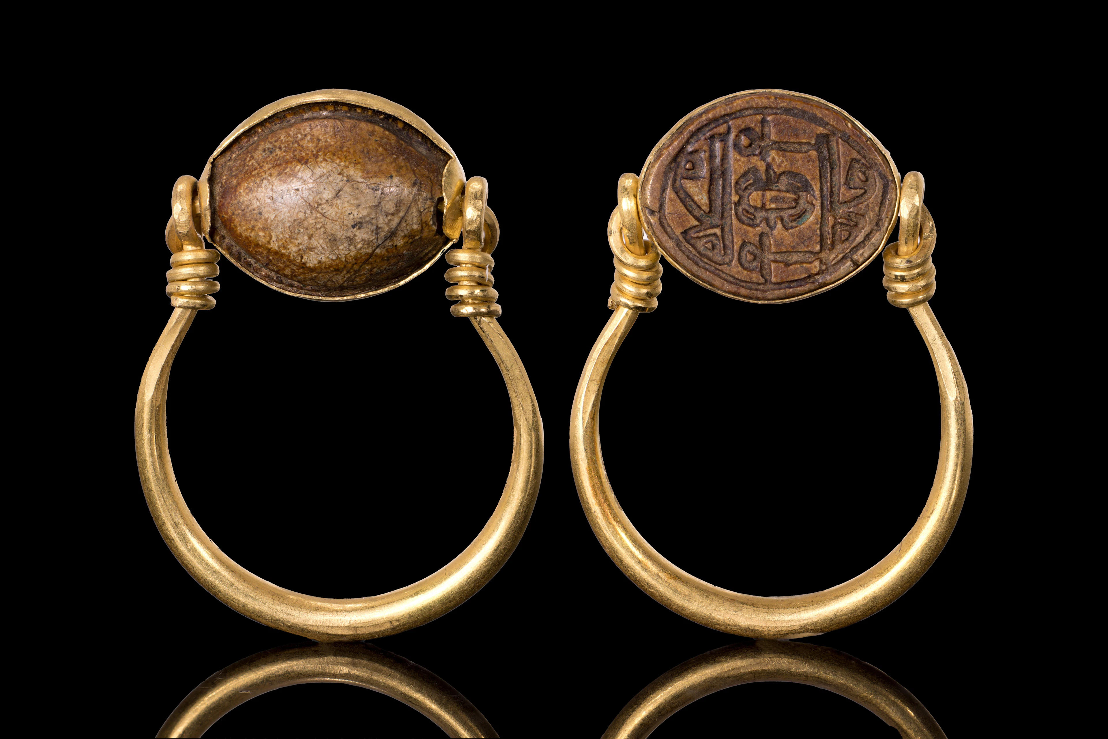 PHOENICIAN STEATITE SCARABOID IN GOLD RING