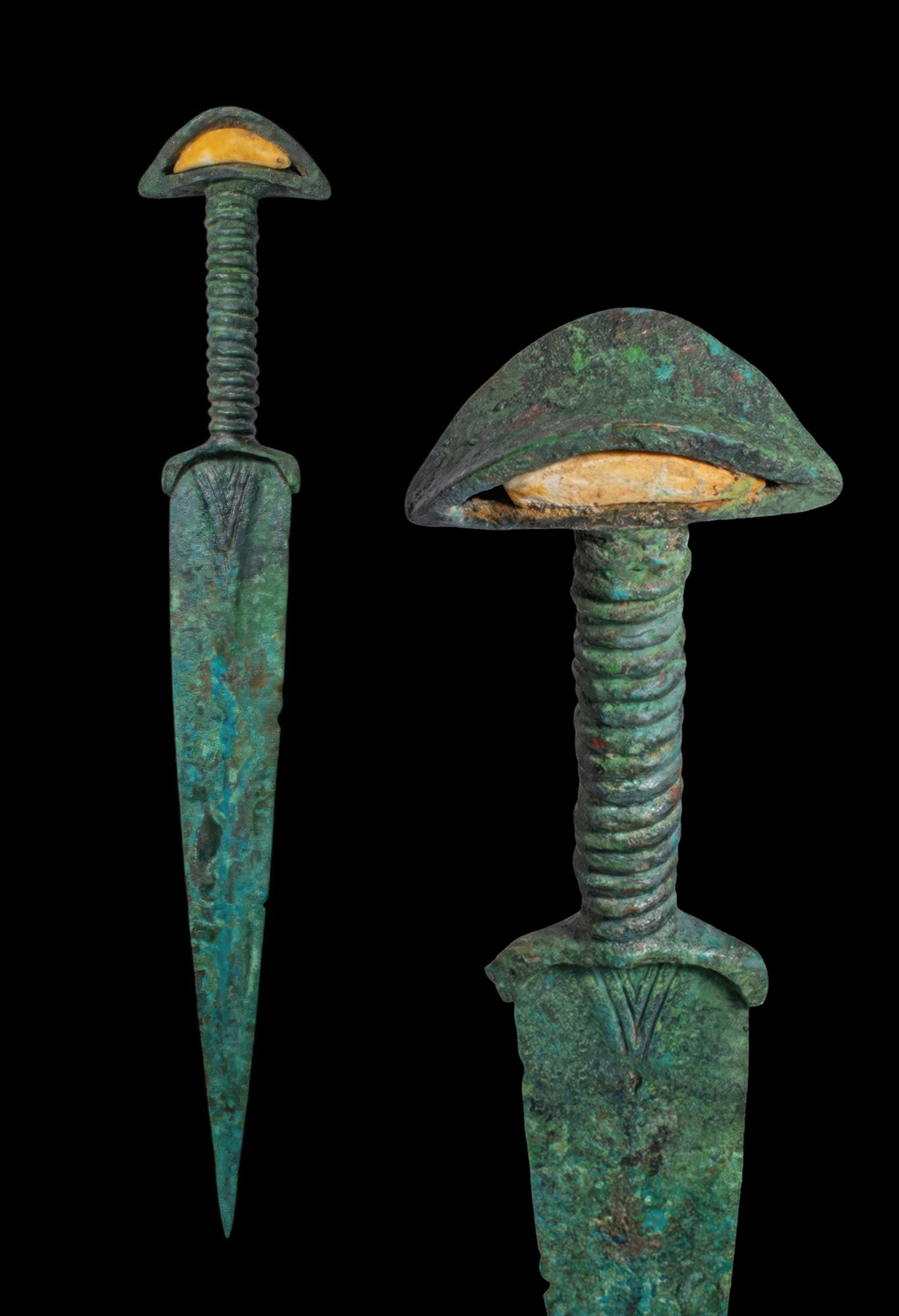 BRONZE AGE / EARLY GREEK PERIOD BRONZE DAGGER WITH STONE INLAID POMMEL
