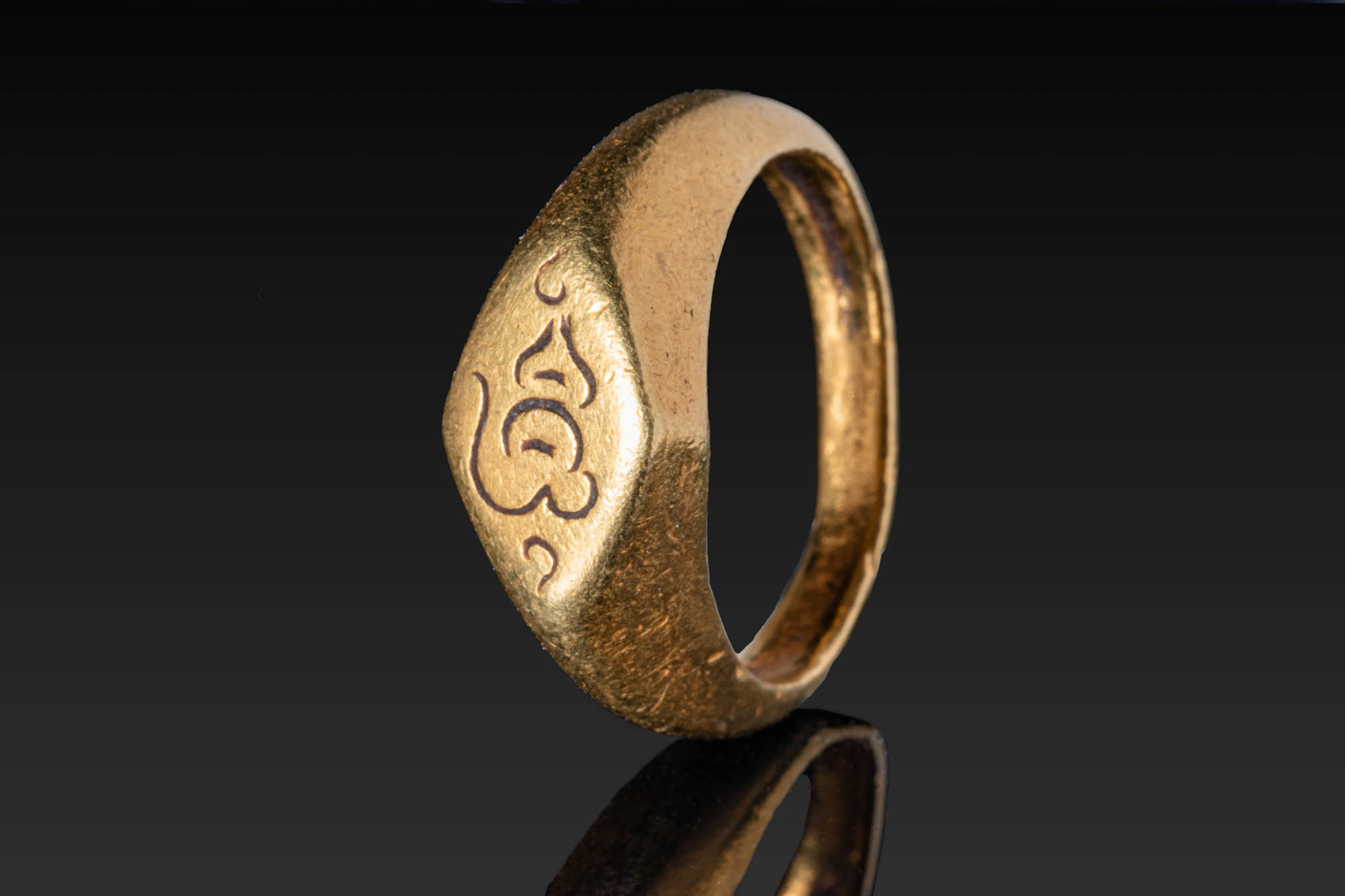 MEDIEVAL HIGH KARAT GOLD RING WITH SRI SYMBOL