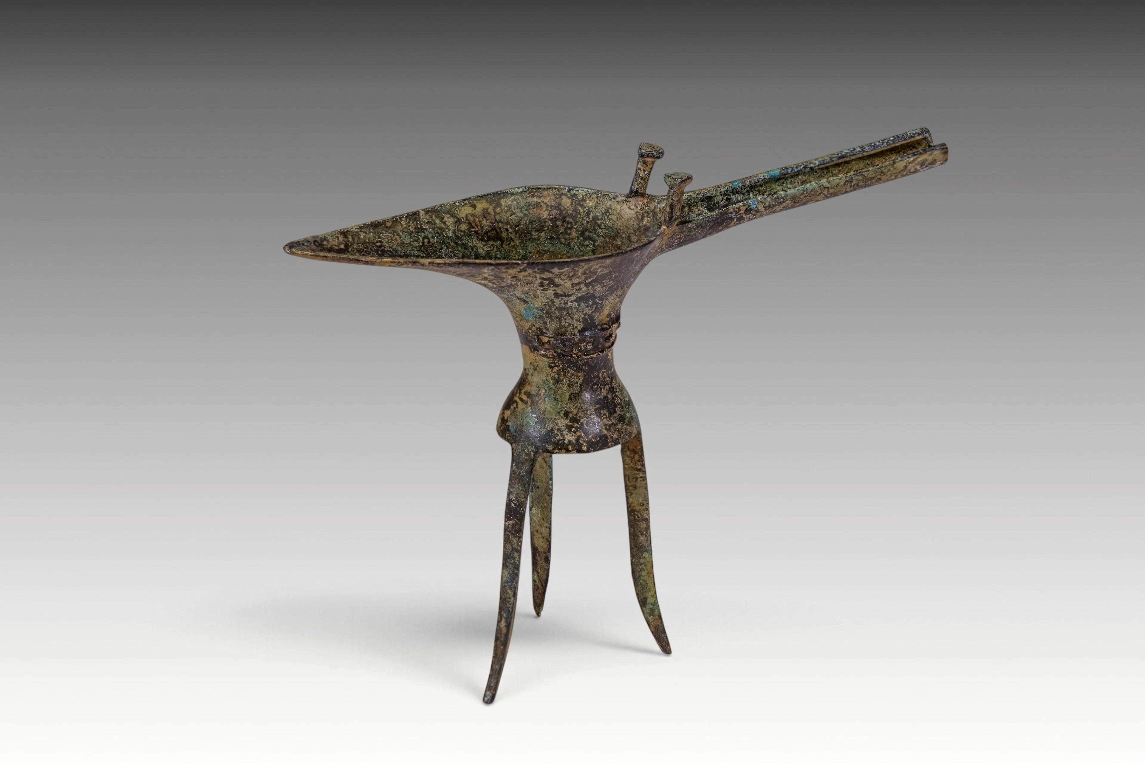 CHINESE BRONZE RITUAL WINE JUE VESSEL, SHANG-STYLE