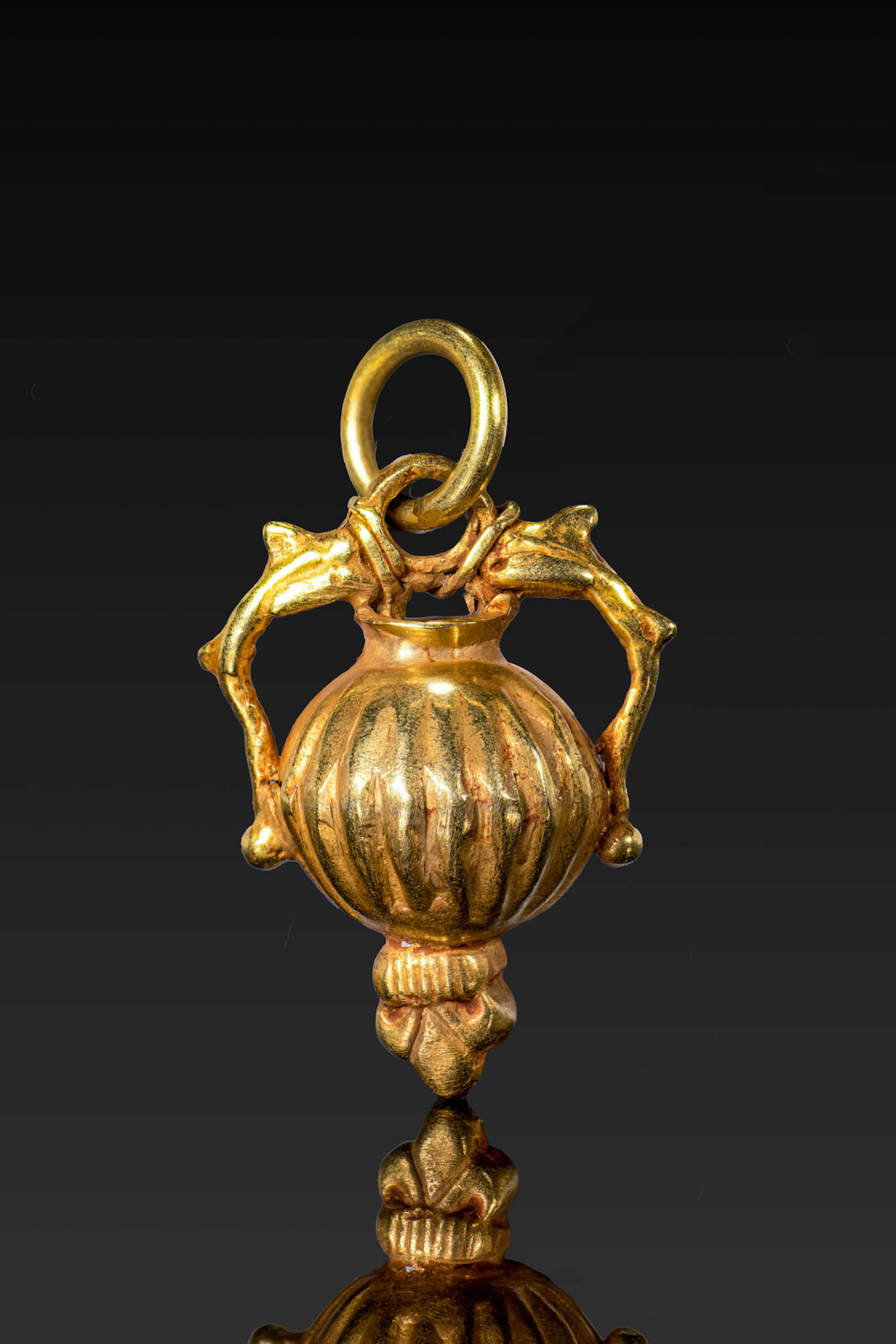 GREEK GOLD AMPHORA PENDANT
