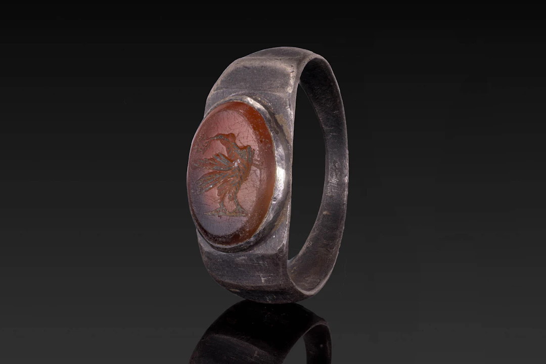 ROMAN CARNELIAN INTAGLIO OF AN EAGLE IN SILVER RING