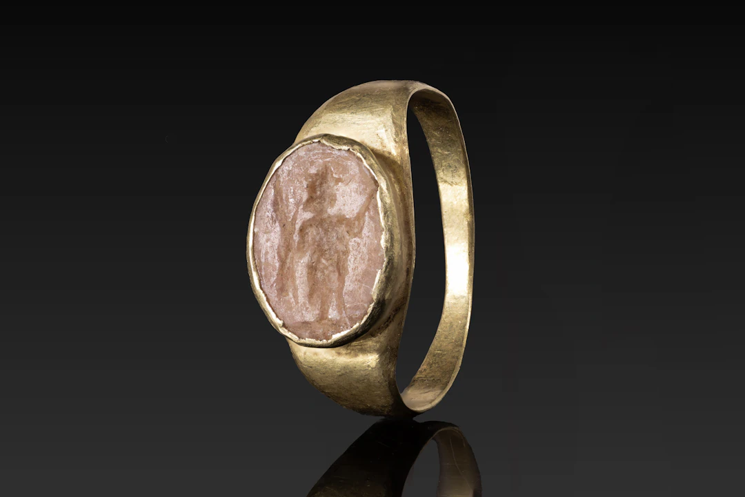 ROMAN STONE INTAGLIO OF JUPITER IN GOLD RING