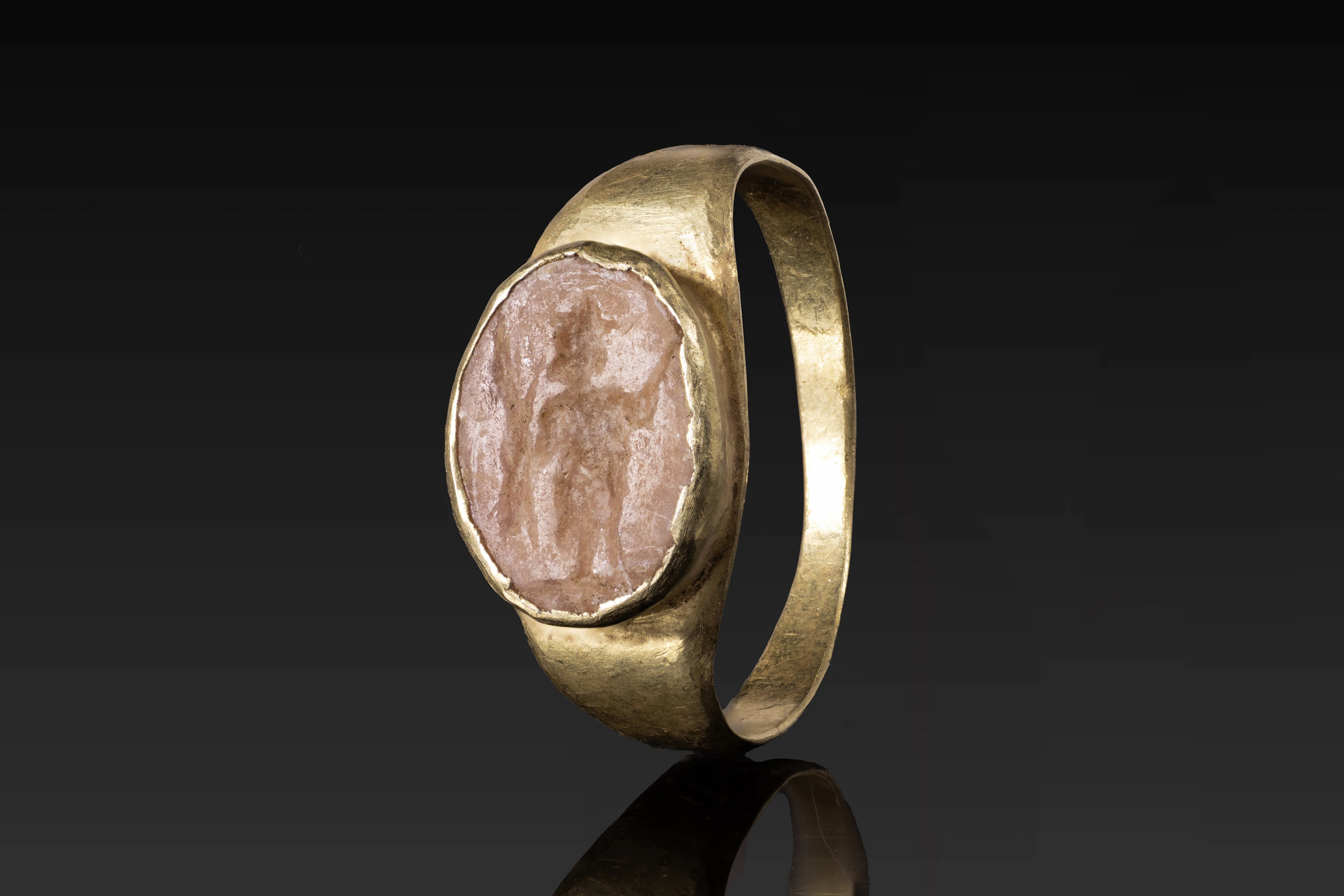 ROMAN STONE INTAGLIO OF JUPITER IN GOLD RING
