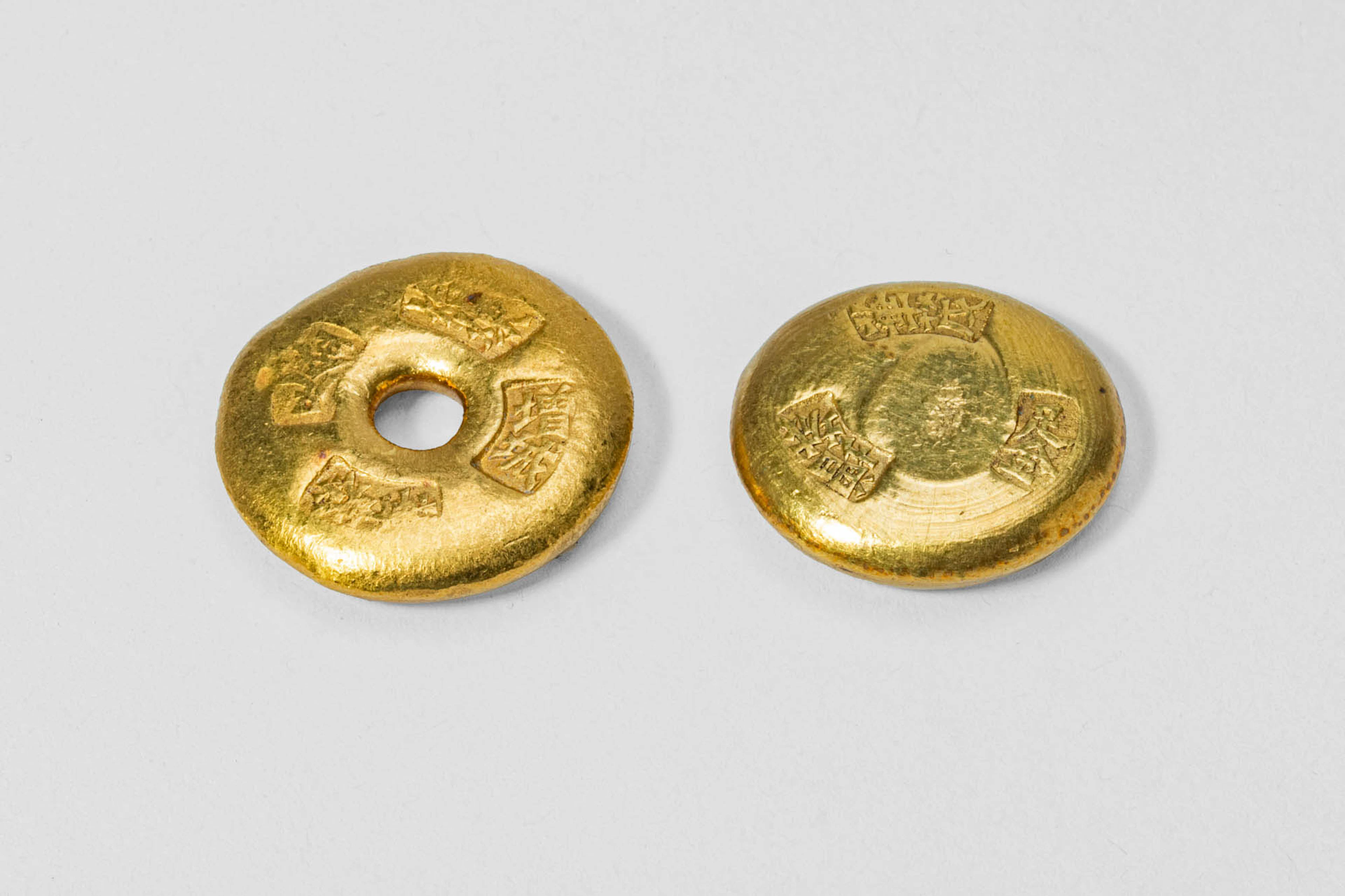 TWO CHINESE GOLD COINS, 62.5 GRAMS