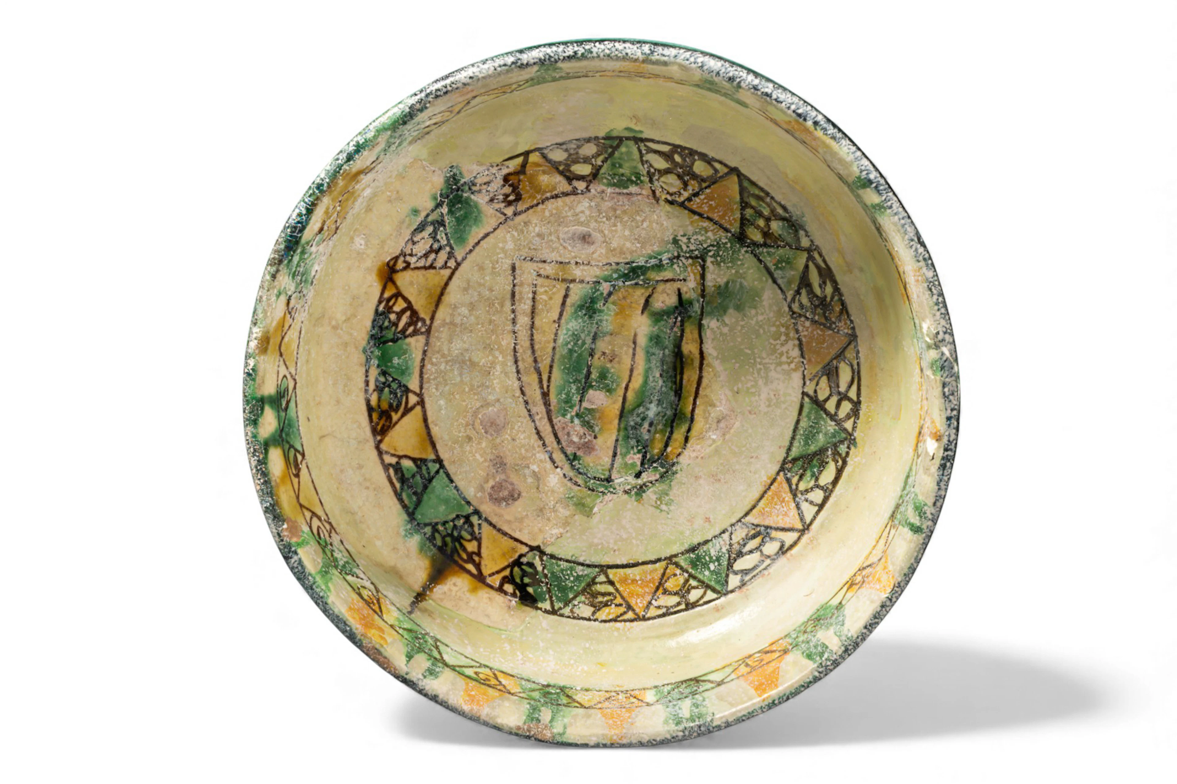 BYZANTINE SGRAFFITO WARE FOOTED CUP WITH SHIELD - EX ASHMOLEAN MUSEUM
