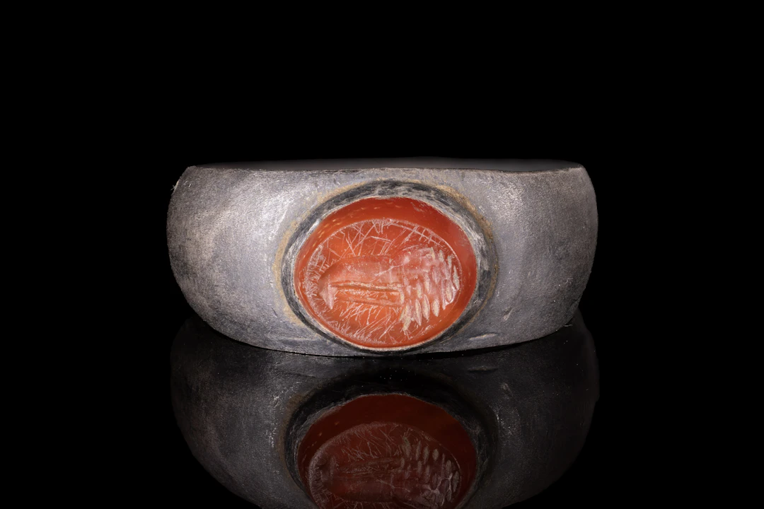 ROMAN CARNELIAN INTAGLIO WITH EAGLE'S HEAD IN SILVER RING