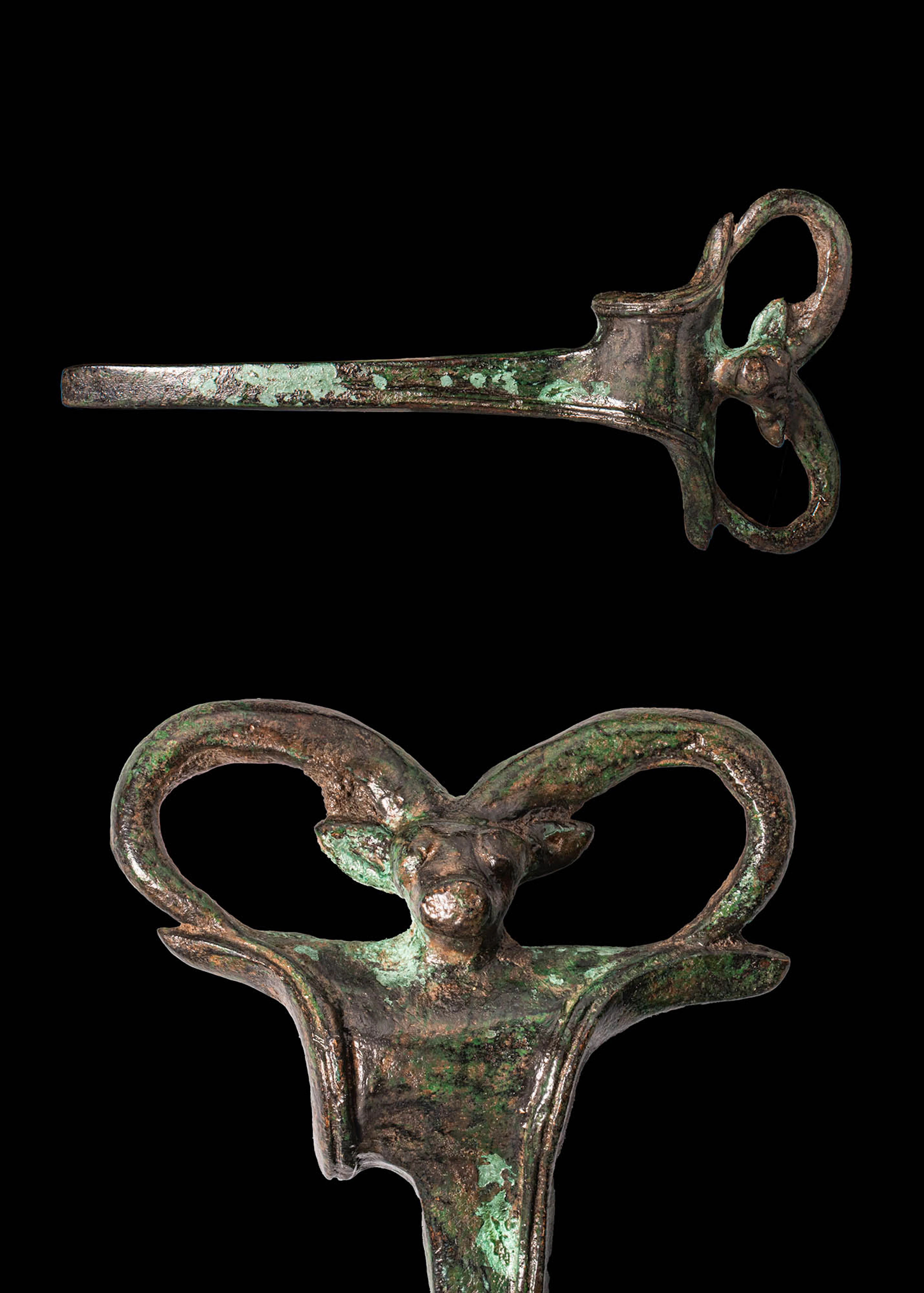 BRONZE AGE BRONZE AXE HEAD WITH HORNED STAG