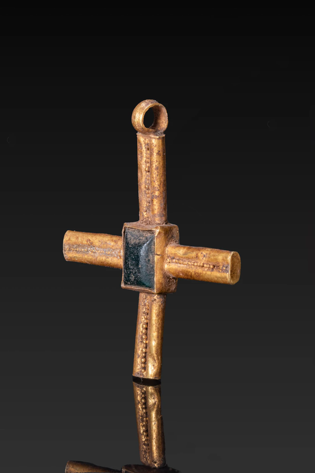 BYZANTINE GOLD CROSS PENDANT WITH CENTRAL SQUARE CABOCHON