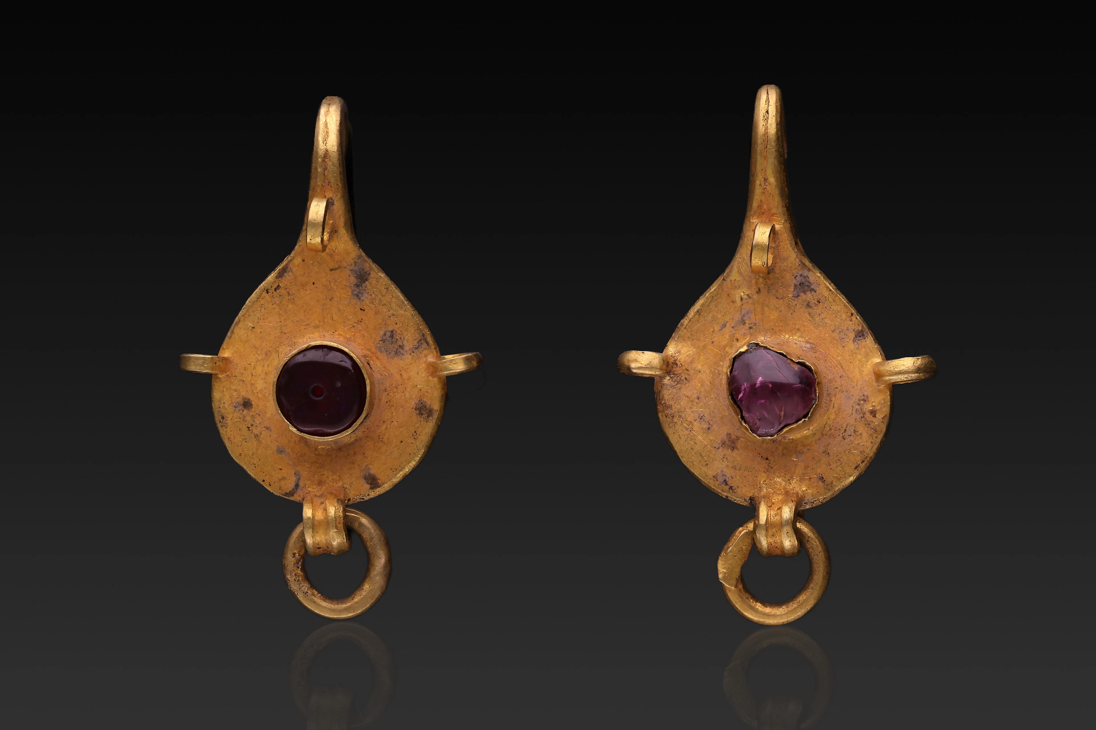 MATCHED PAIR OF ROMAN GOLD EARRINGS WITH GARNETS