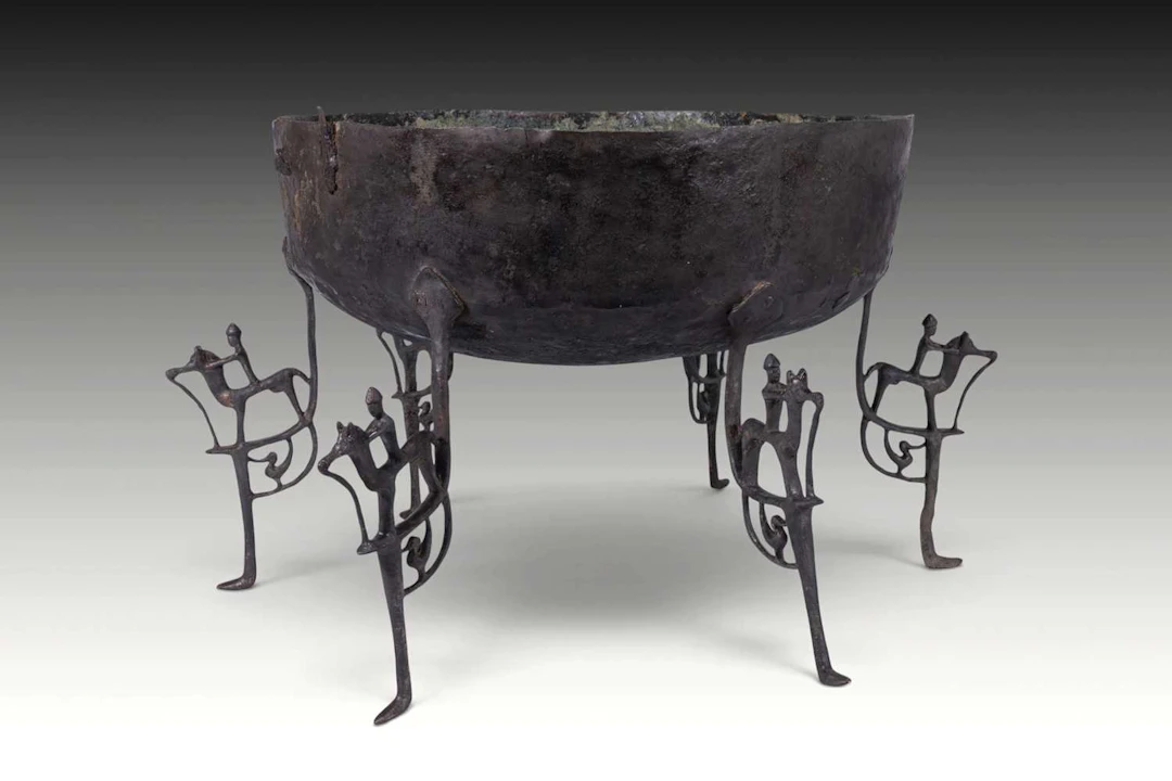 LATE VILLANOVAN AND ETRUSCAN BRONZE BASIN WITH FIGURAL LEGS