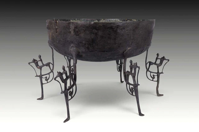 LATE VILLANOVAN AND ETRUSCAN BRONZE BASIN WITH FIGURAL LEGS