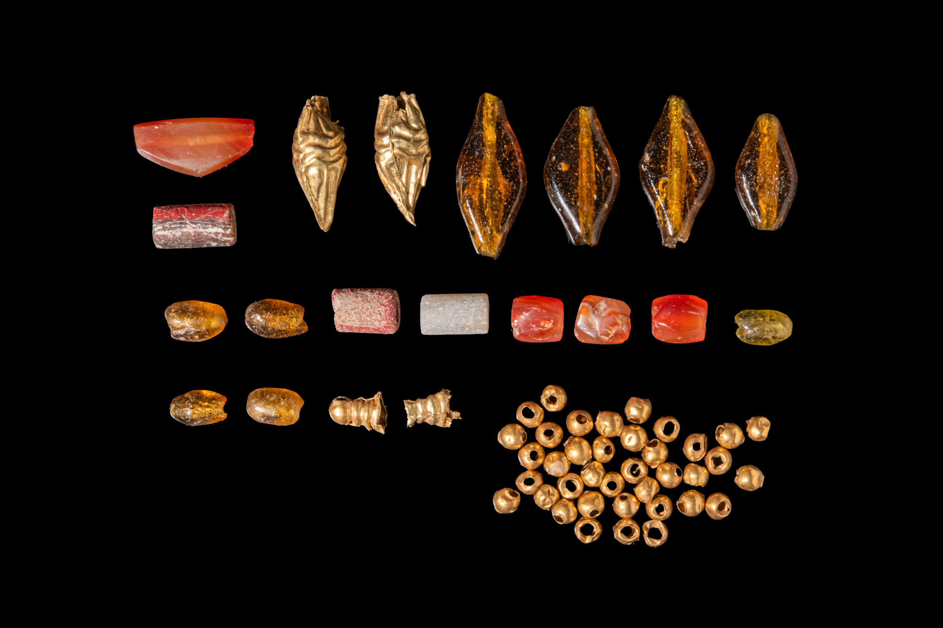 COLLECTION OF GREEK GOLD, STONE AND AMBER BEADS