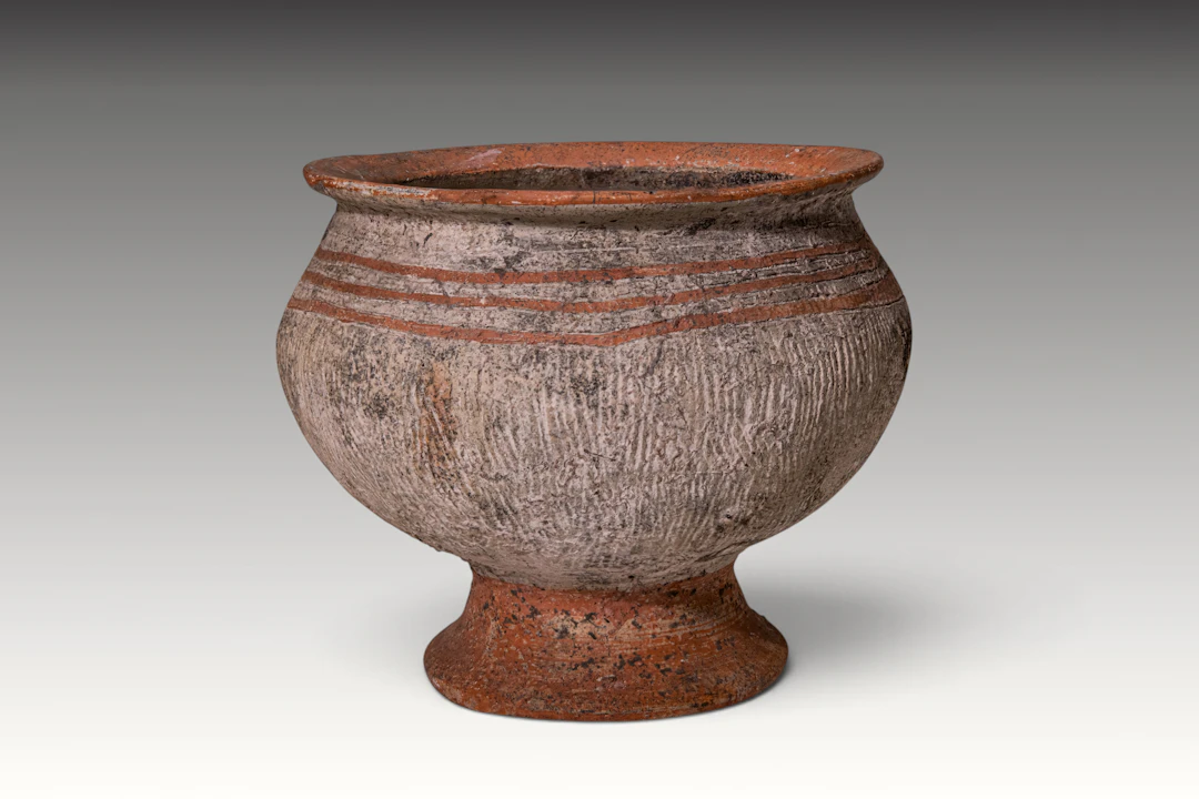 THAI BAN CHIANG EARTHENWARE PEDESTAL JAR
