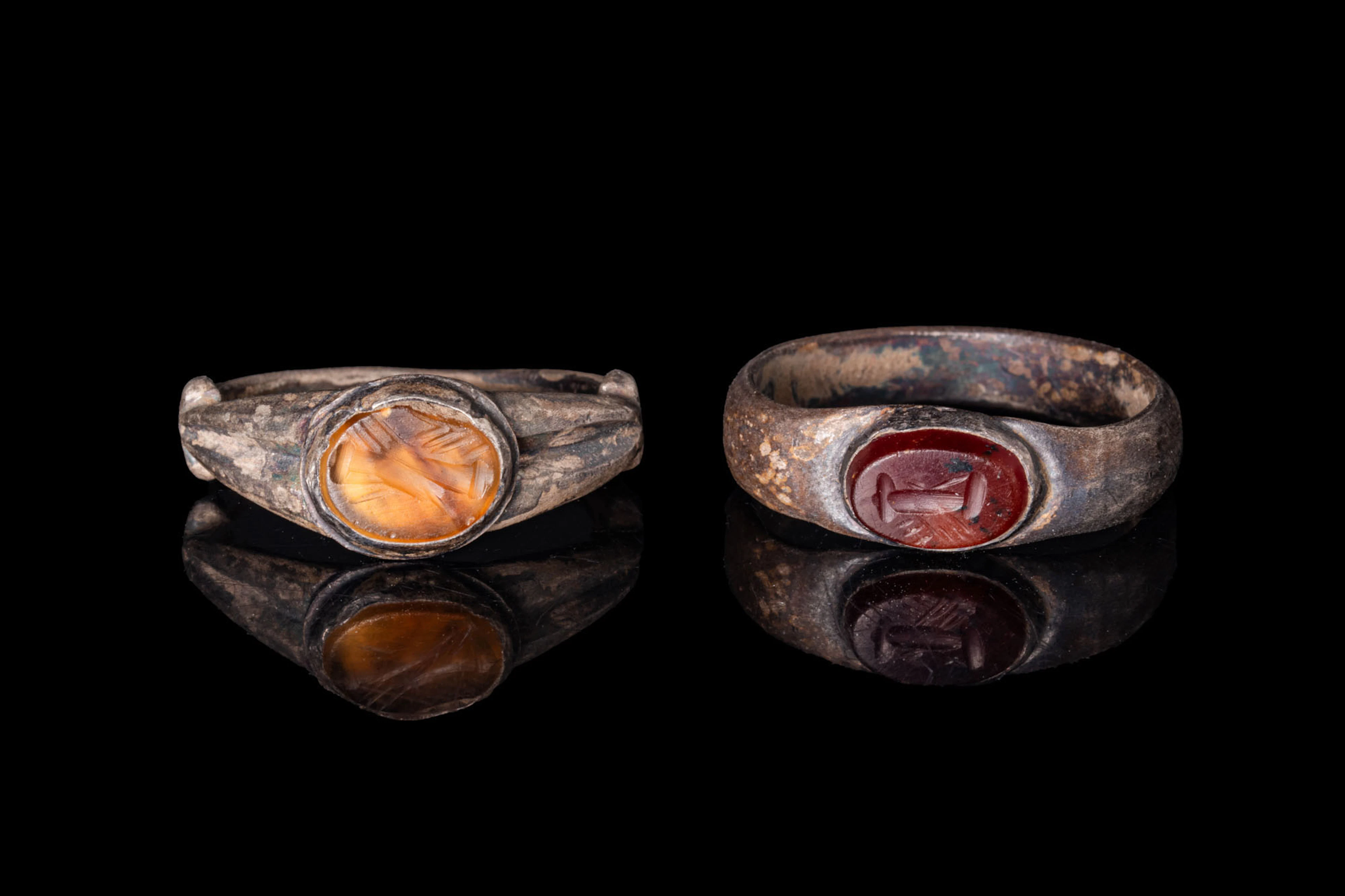 PAIR OF ROMAN BRONZE INTAGLIO RINGS WITH CLASPED HANDS