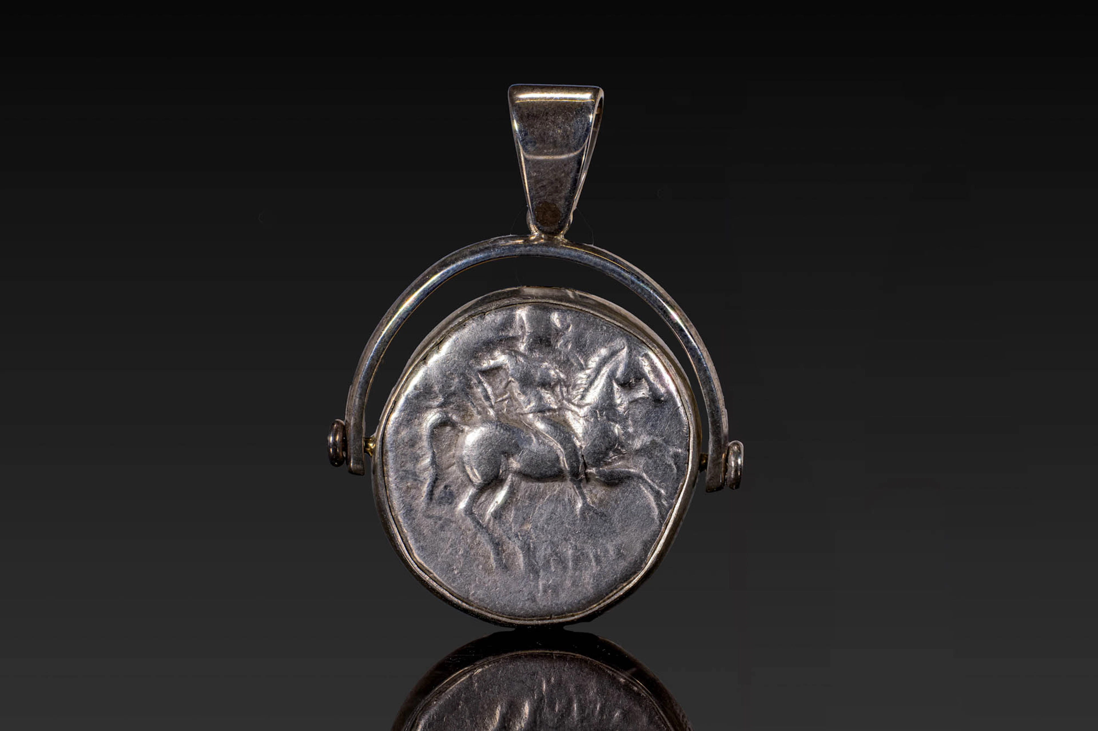 GREEK TARENTUM SILVER DIDRACHM (NOMOS) IN SILVER PENDANT
