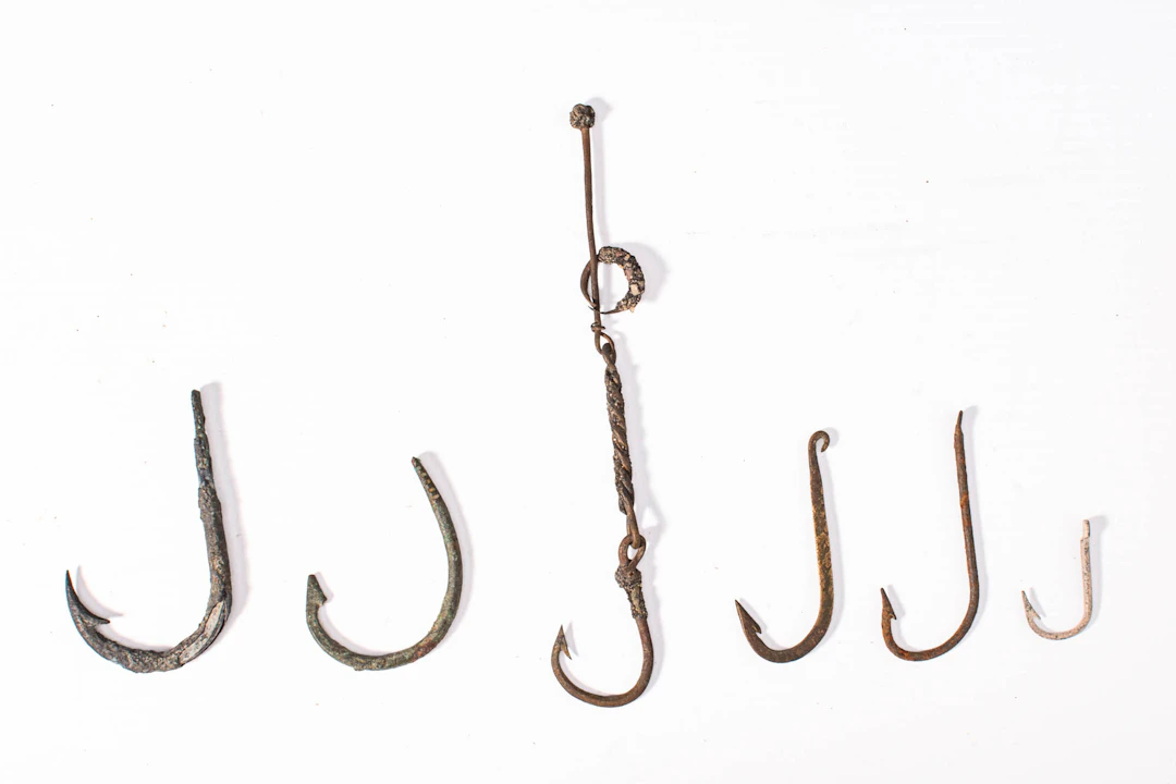 GROUP OF METAL FISH HOOKS