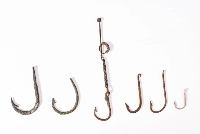 GROUP OF METAL FISH HOOKS