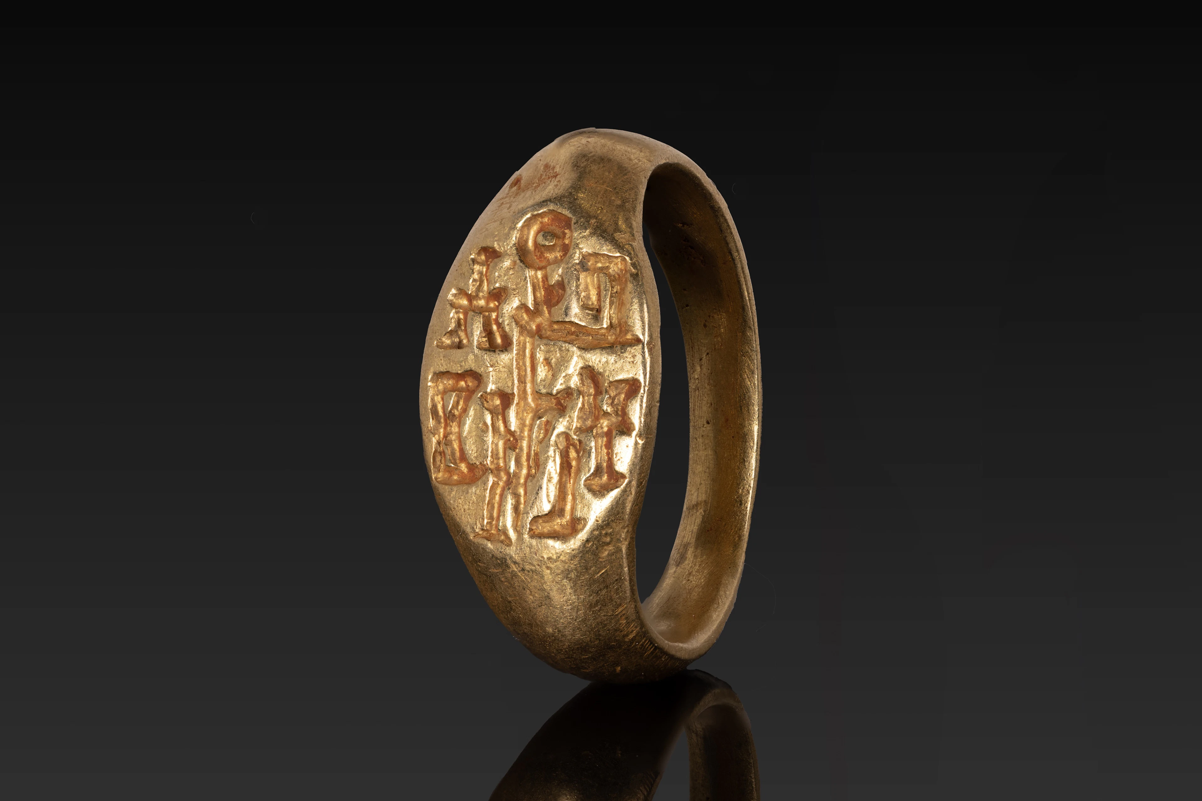 SOUTH ARABIAN SOLID GOLD RING WITH MONOGRAM