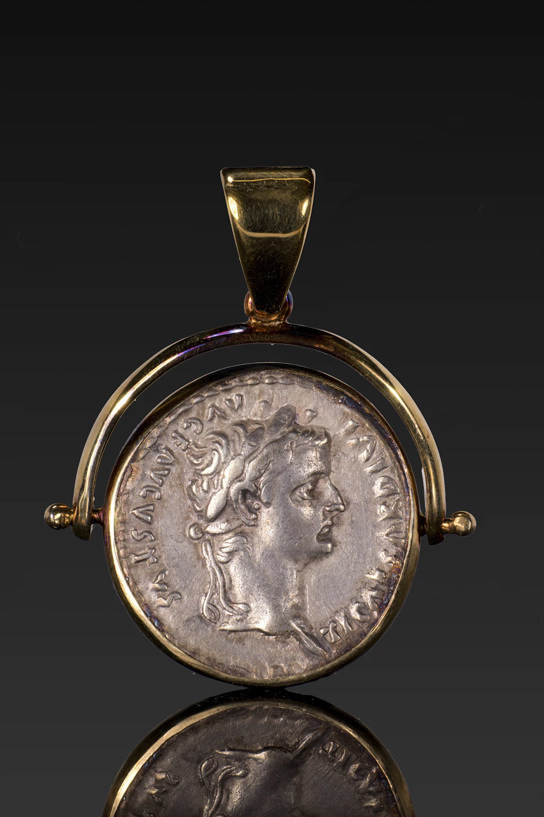 ROMAN SILVER DENARIUS OF TIBERIUS 'TRIBUTE PENNY' IN GOLD PENDANT