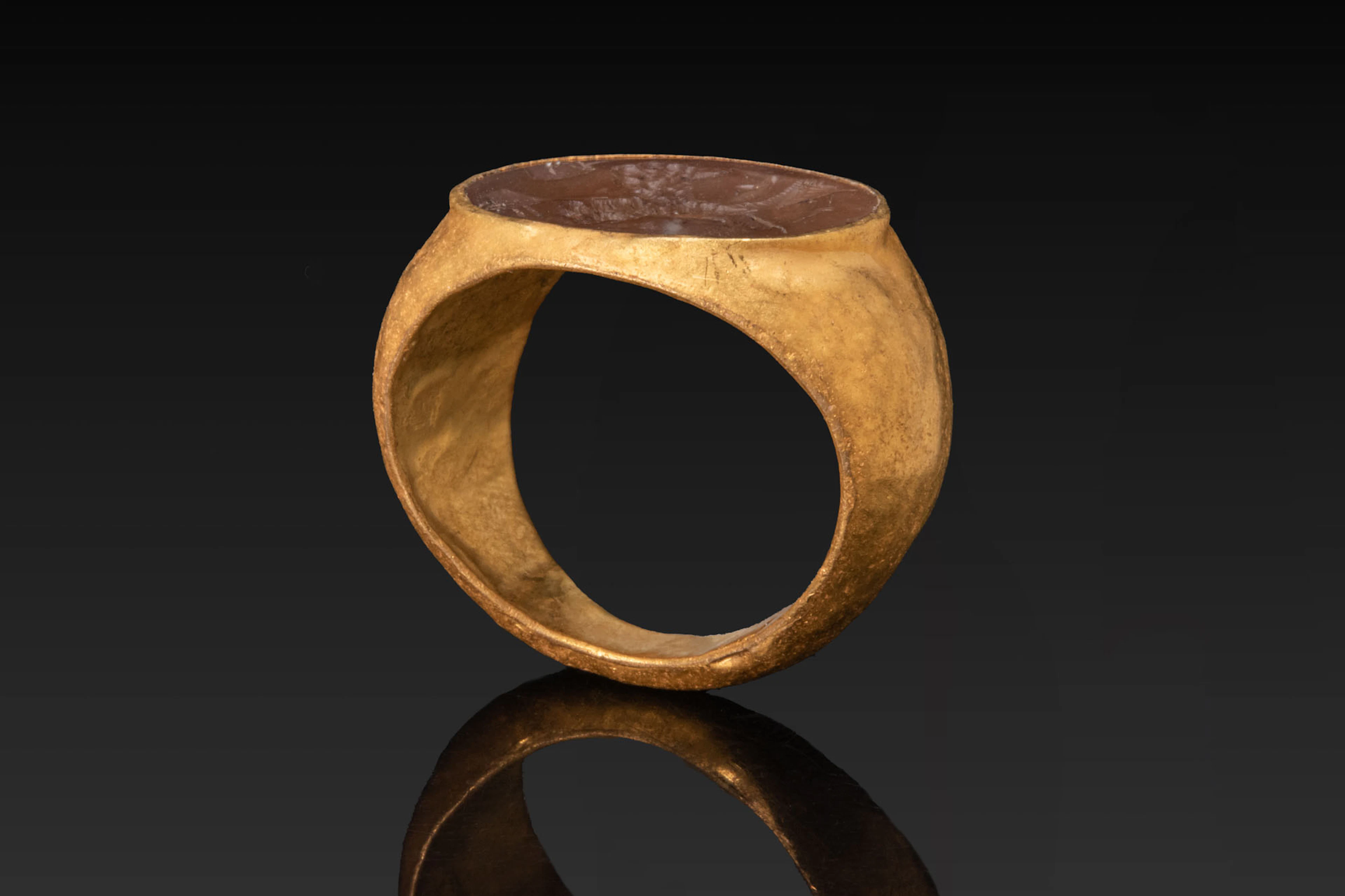 ROMAN CHALCEDONY INTAGLIO DEPICTING JANUS IN HIGH KARAT GOLD RING