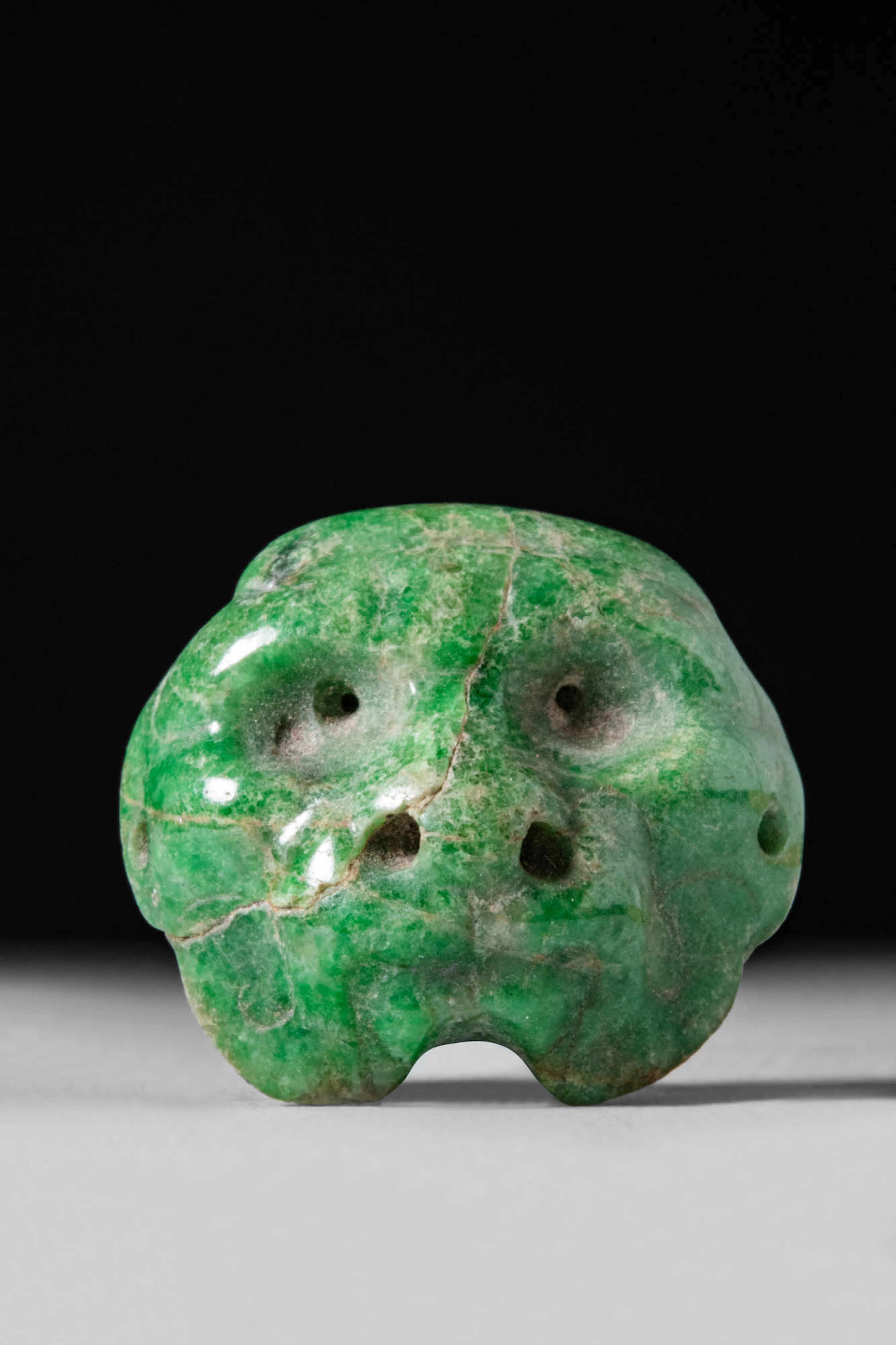 PRE-COLUMBIAN MINIATURE JADE PENDANT MONKEY MASK