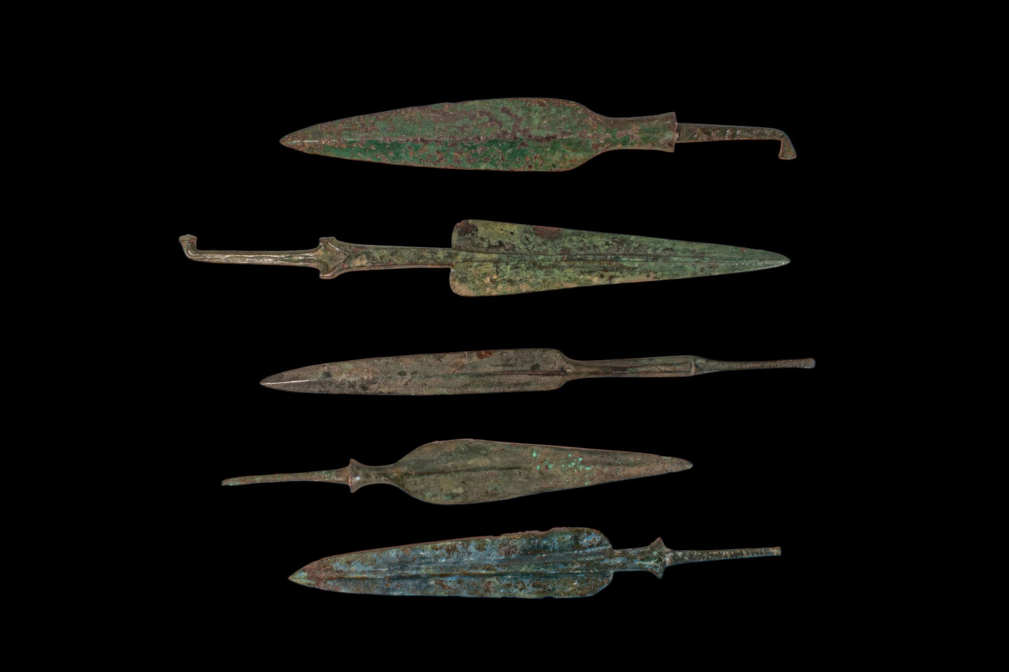 LARGE COLLECTION OF BRONZE AGE / EARLY GREEK PERIOD BRONZE DAGGERS