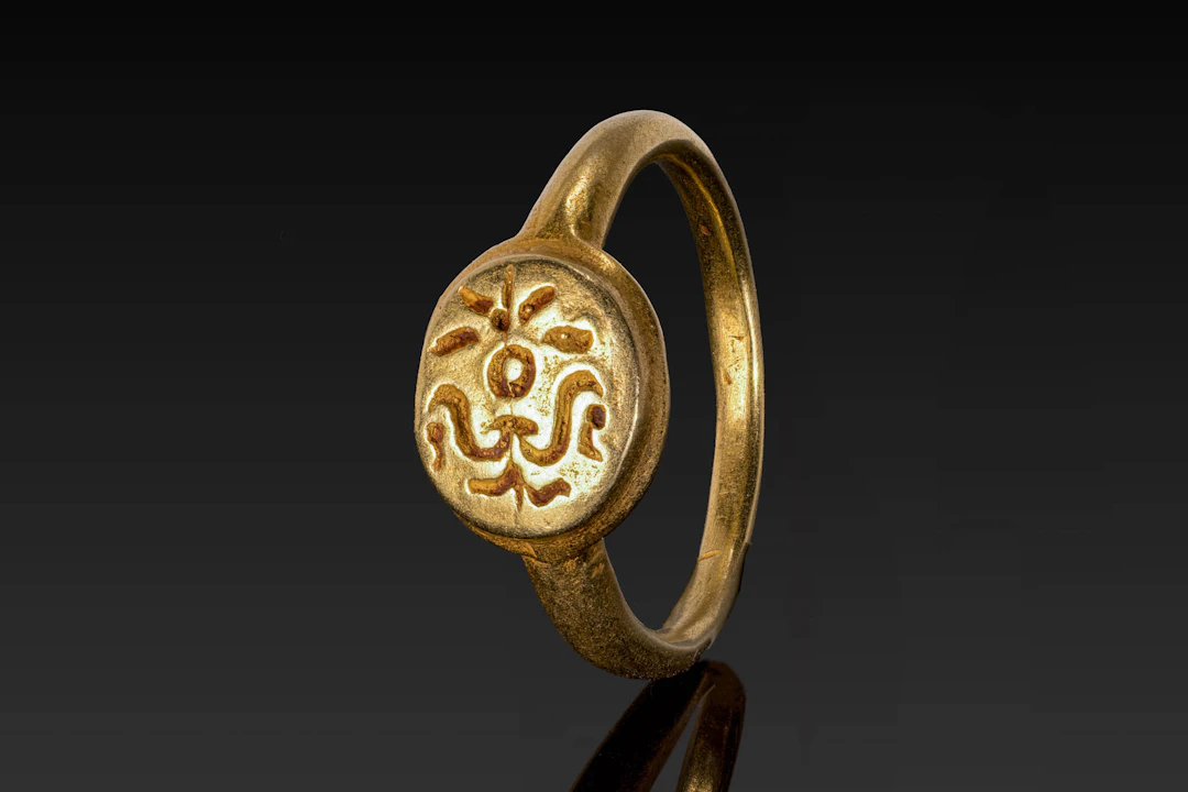 MEDIEVAL GOLD RING WITH SRI SYMBOL
