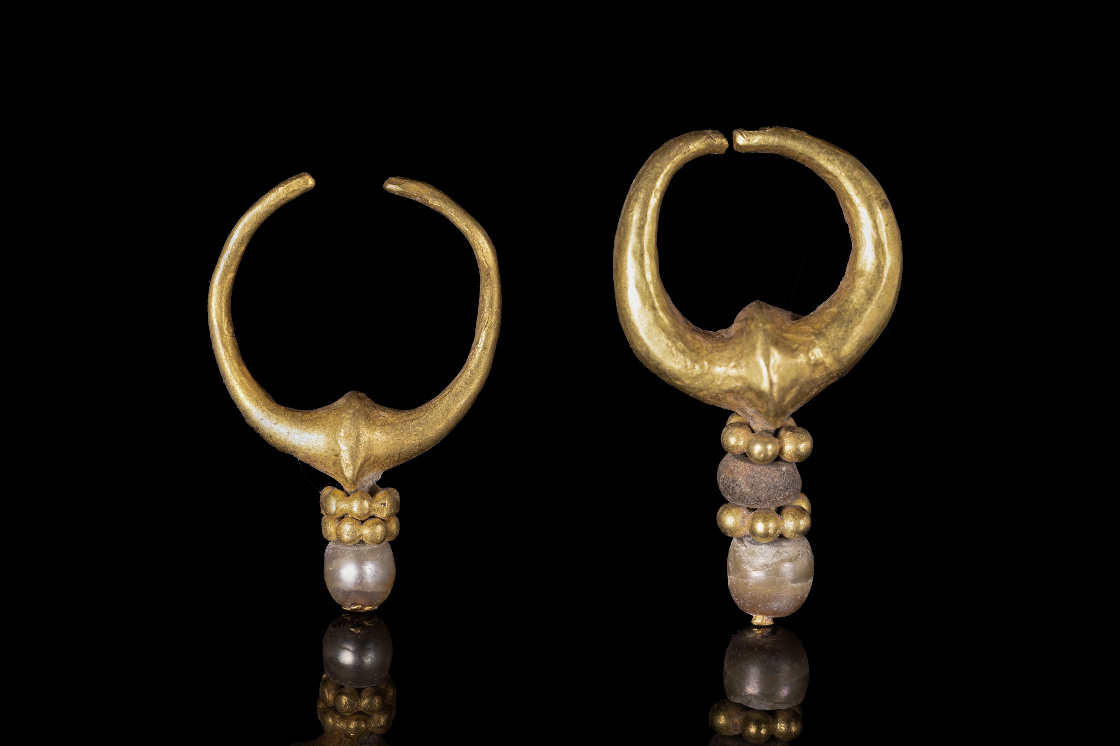 PAIR OF ROMAN GOLD AND PEARL EARRINGS