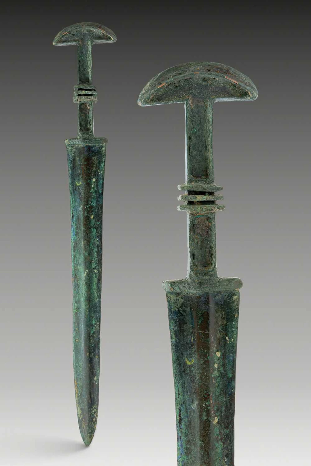 BRONZE AGE EARLY GREEK PERIOD BRONZE DAGGER WITH LUNATE POMMEL