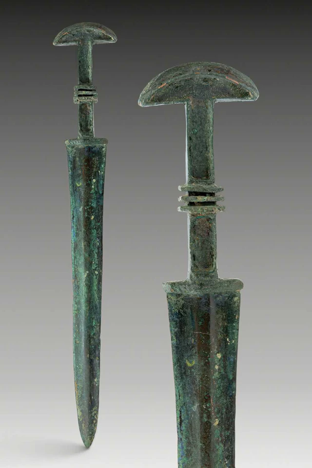 BRONZE AGE EARLY GREEK PERIOD BRONZE DAGGER WITH LUNATE POMMEL