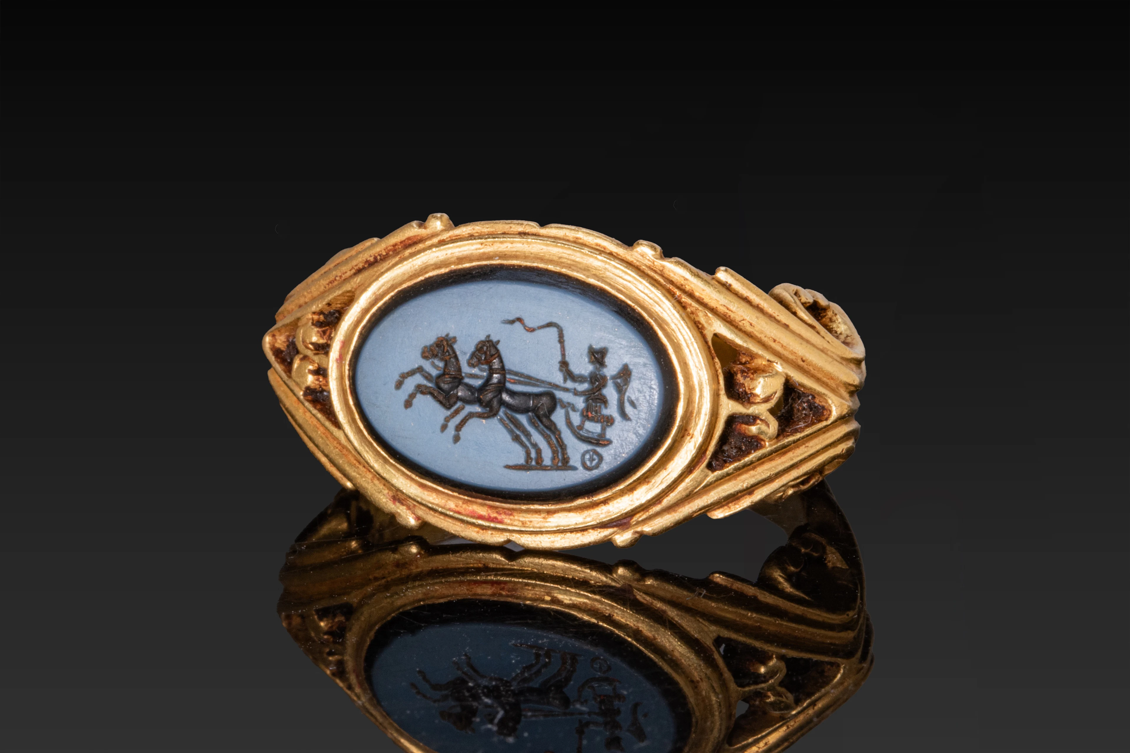 ROMAN NICOLO INTAGLIO OF VICTORIA DRIVING A BIGA IN GOLD RING