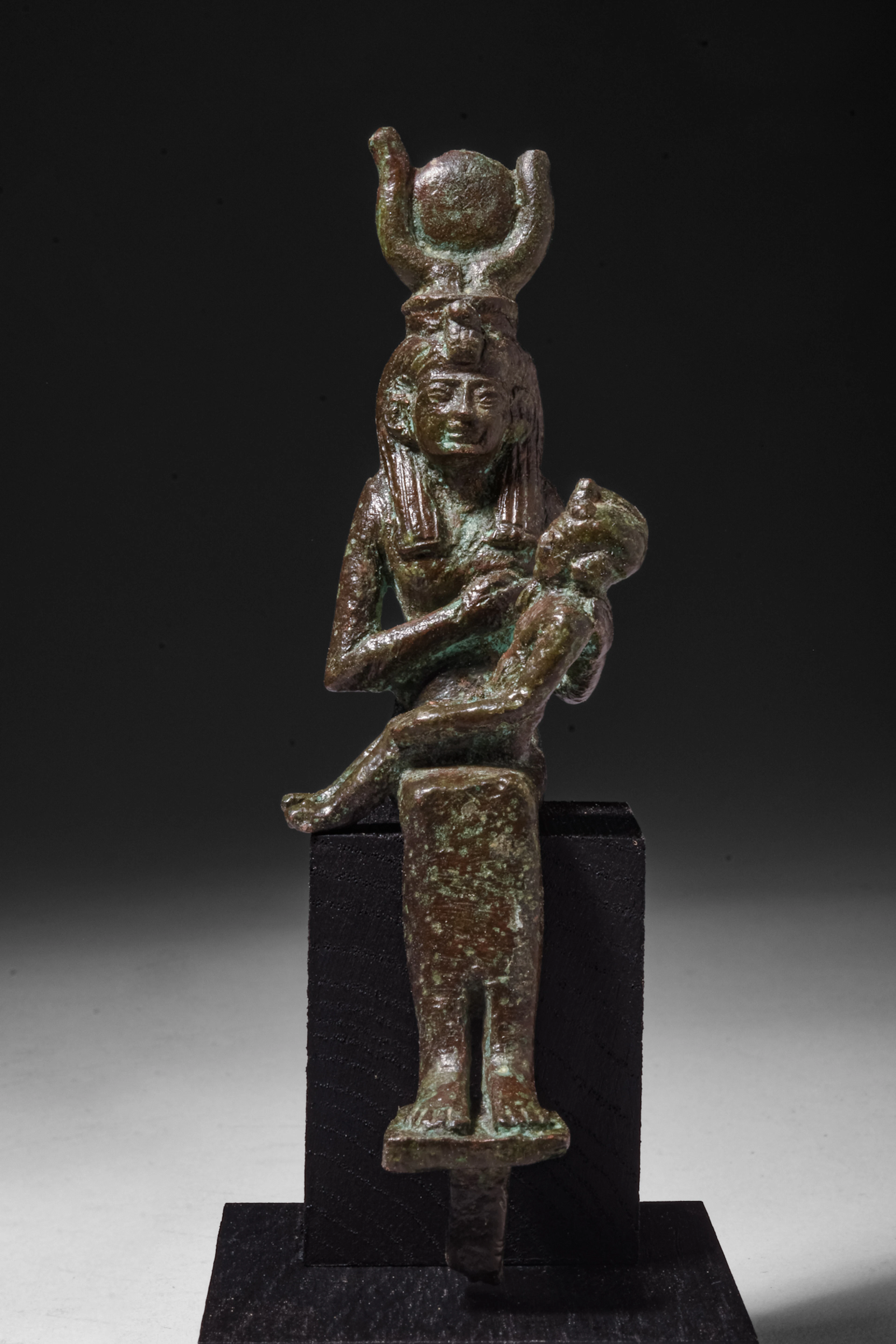 EGYPTIAN BRONZE FIGURINE OF ISIS LACTANS