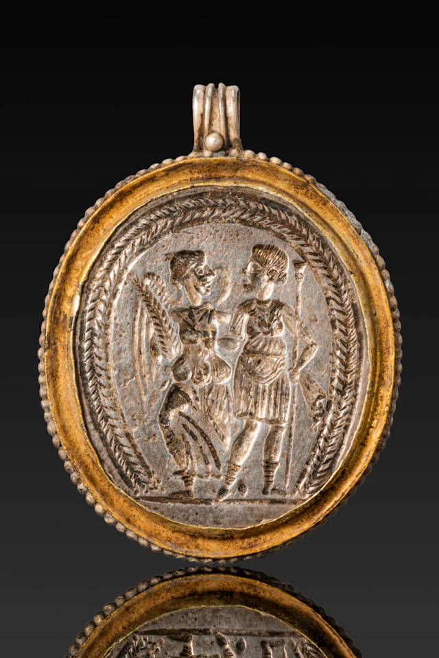 ROMAN SILVER-GILT MEDALLION WITH CERES AND ISIS