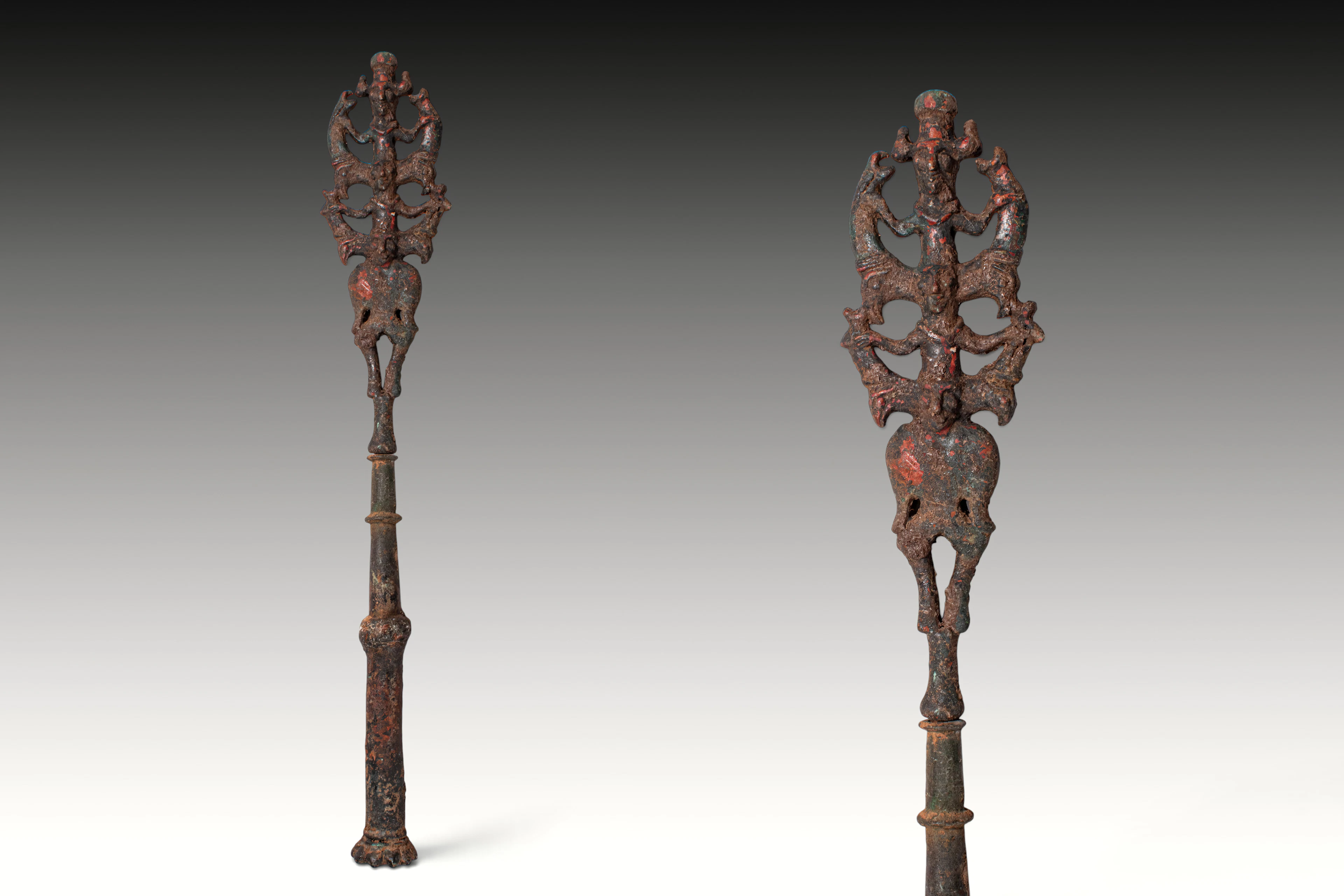 BRONZE AGE BRONZE STANDARD WITH MASTER OF ANIMALS FLANKED BY RAMPANT ANIMALS
