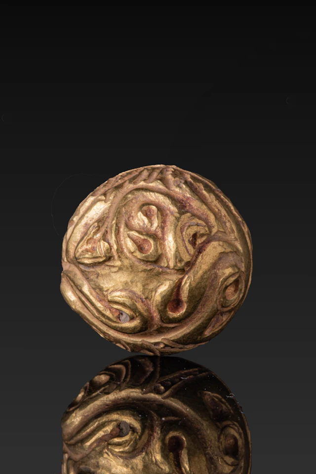 STUNNING VIKING HIGH KARAT GOLD APPLIQUE WITH GRIPPING ANIMALS