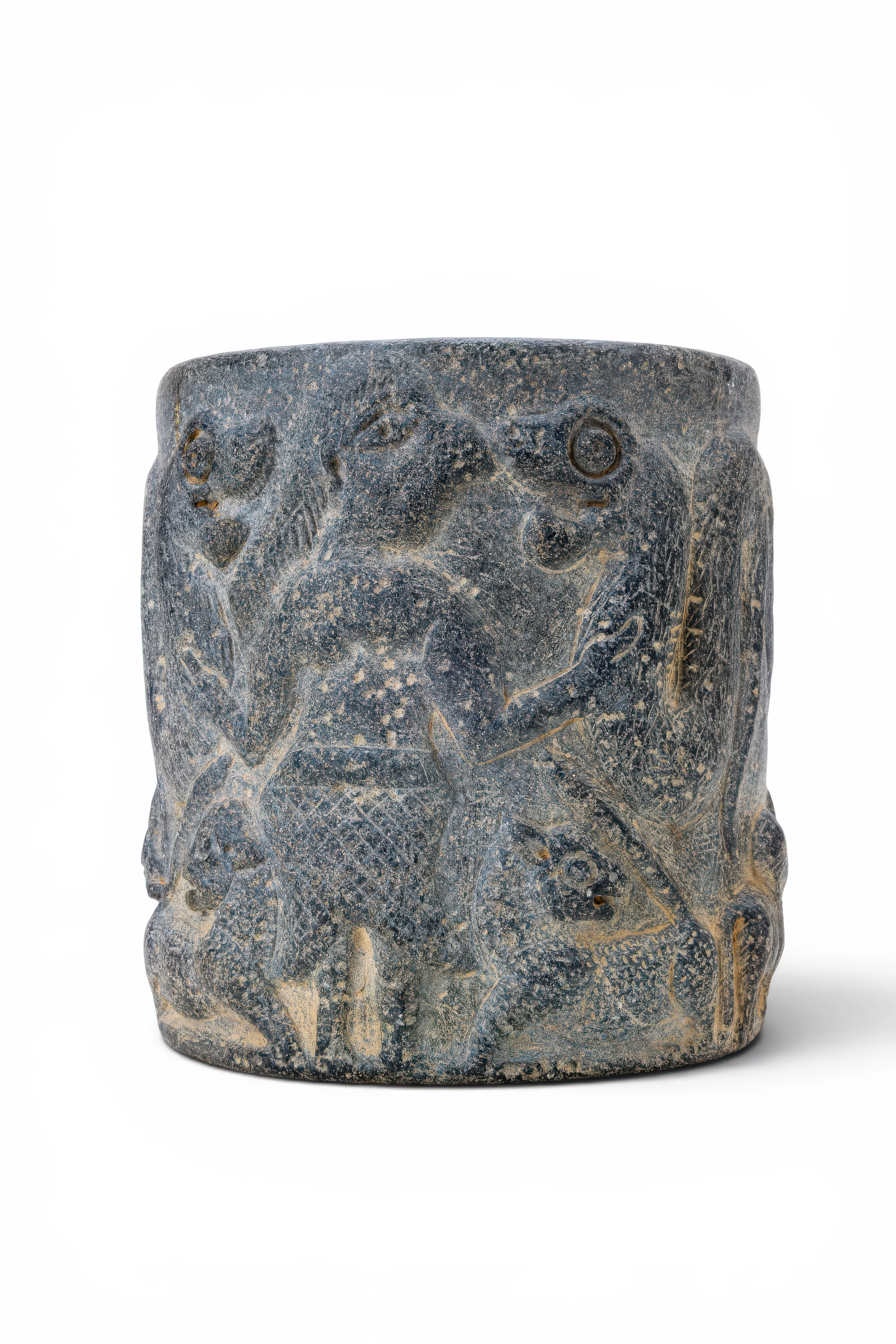 MESOPOTAMIAN STONE PYXIS WITH MASTER OF ANIMALS