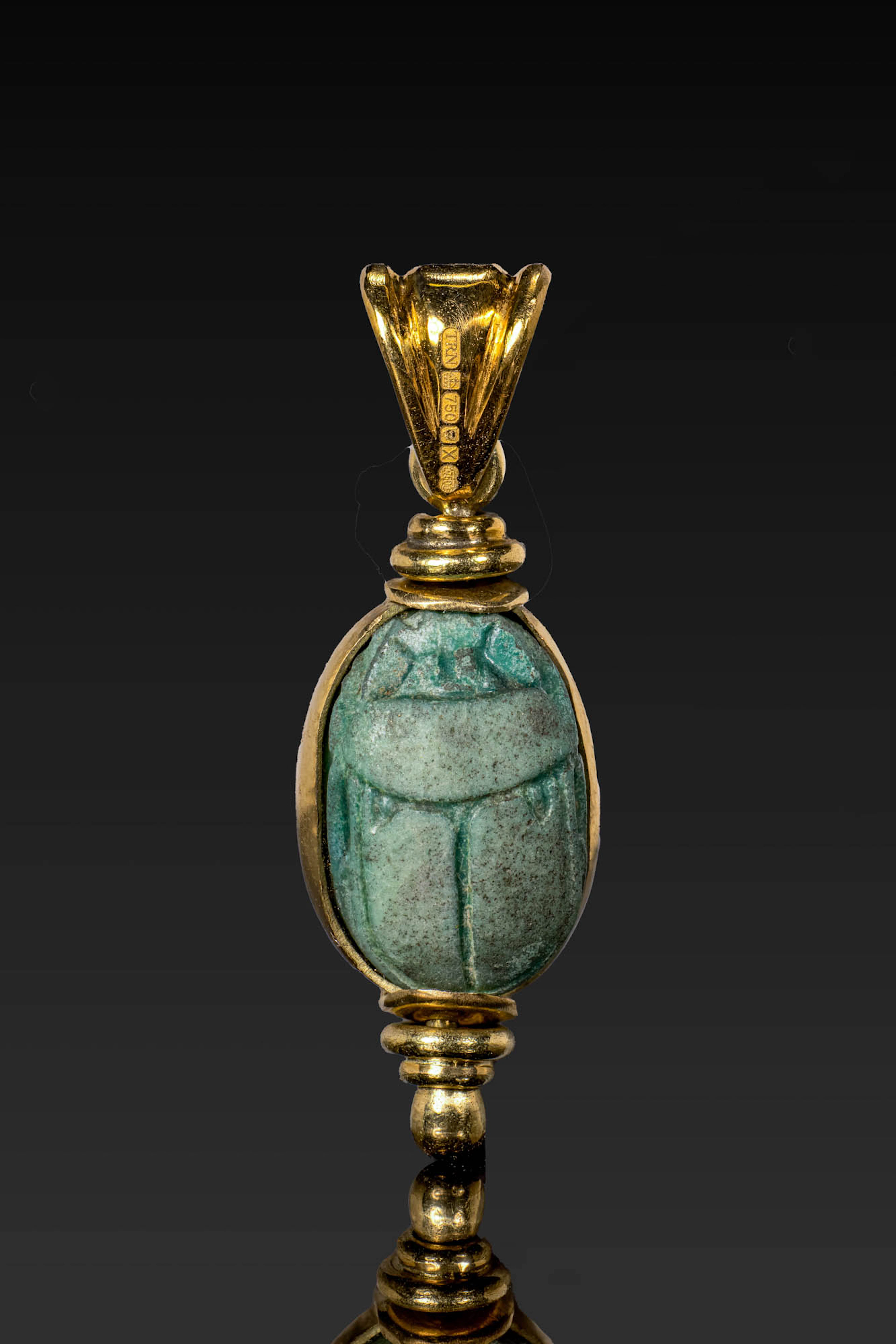 EGYPTIAN GREEN FAIENCE SCARAB AMULET IN 18K GOLD PENDANT