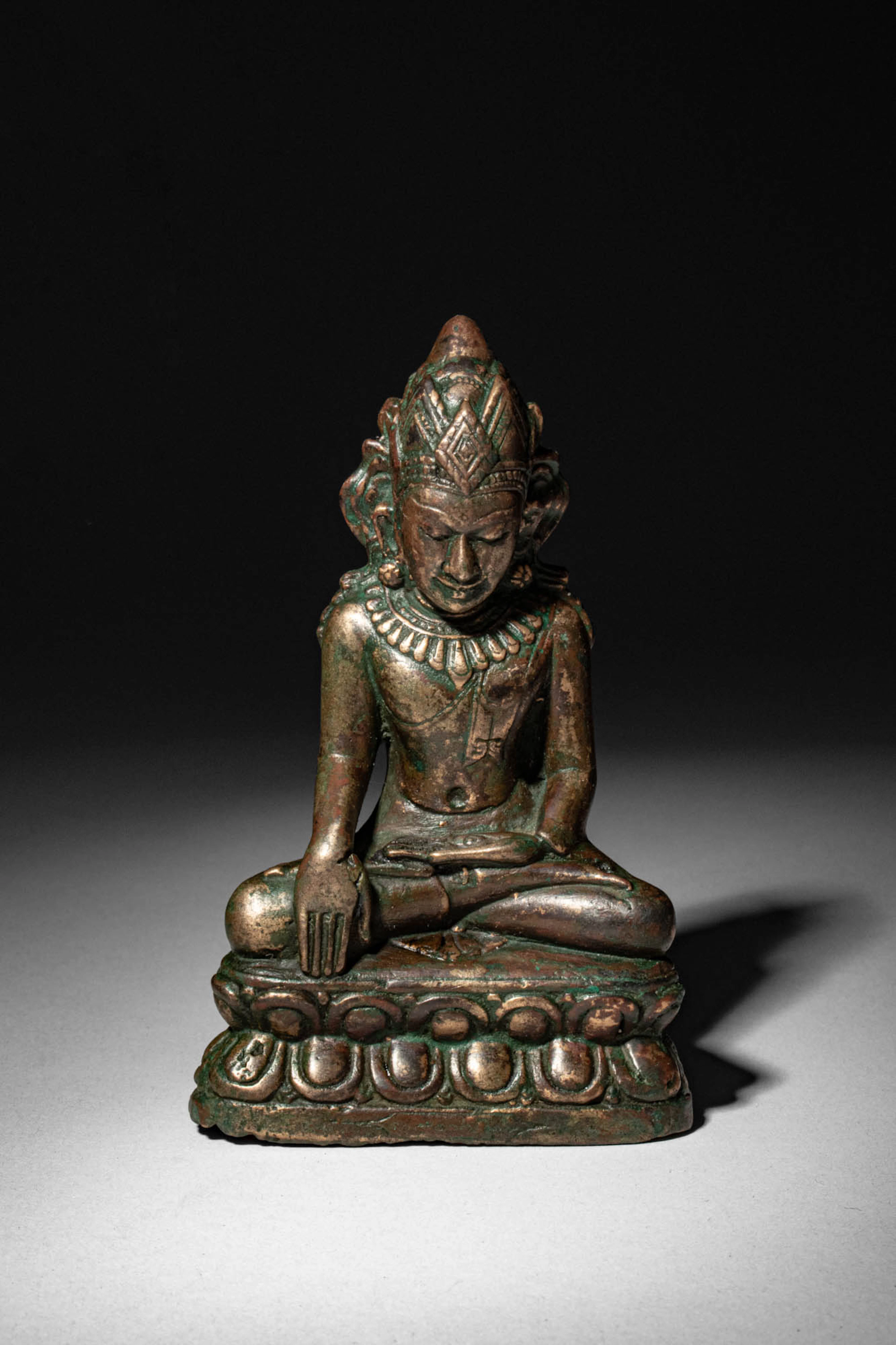 BURMESE BAGAN BRONZE SEATED FIGURE OF BUDDHA SHAKYAMUNI, KURKIHAR STYLE