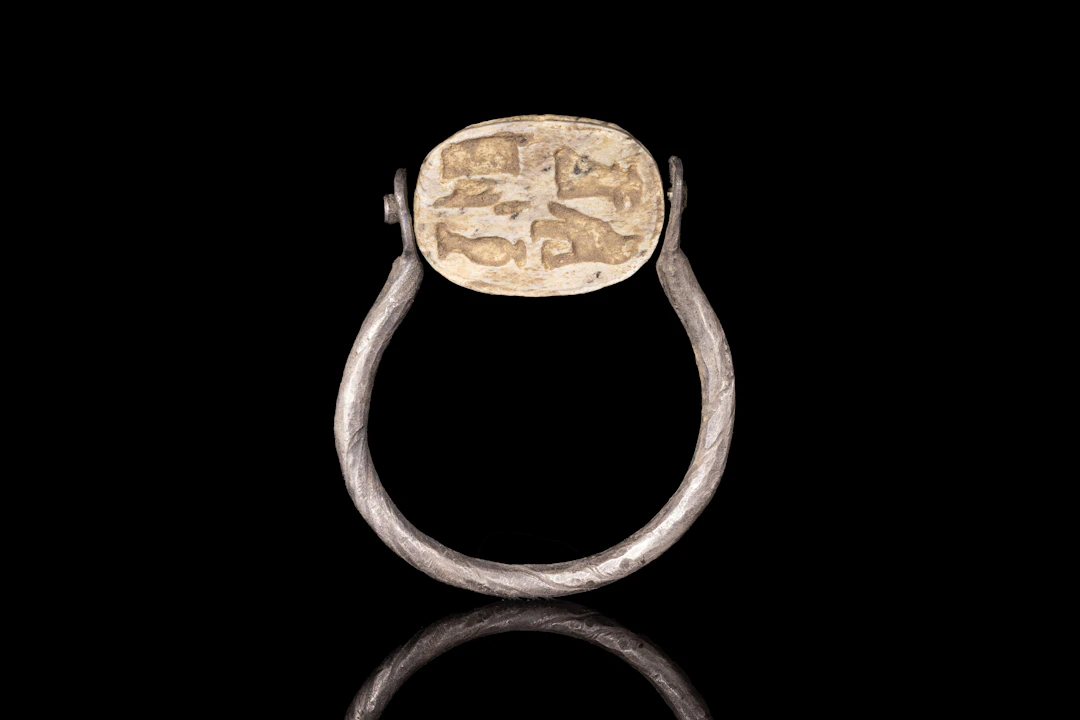 EGYPTIAN STEATITE SCARAB WITH HIEROGLYPHICS IN SILVER RING