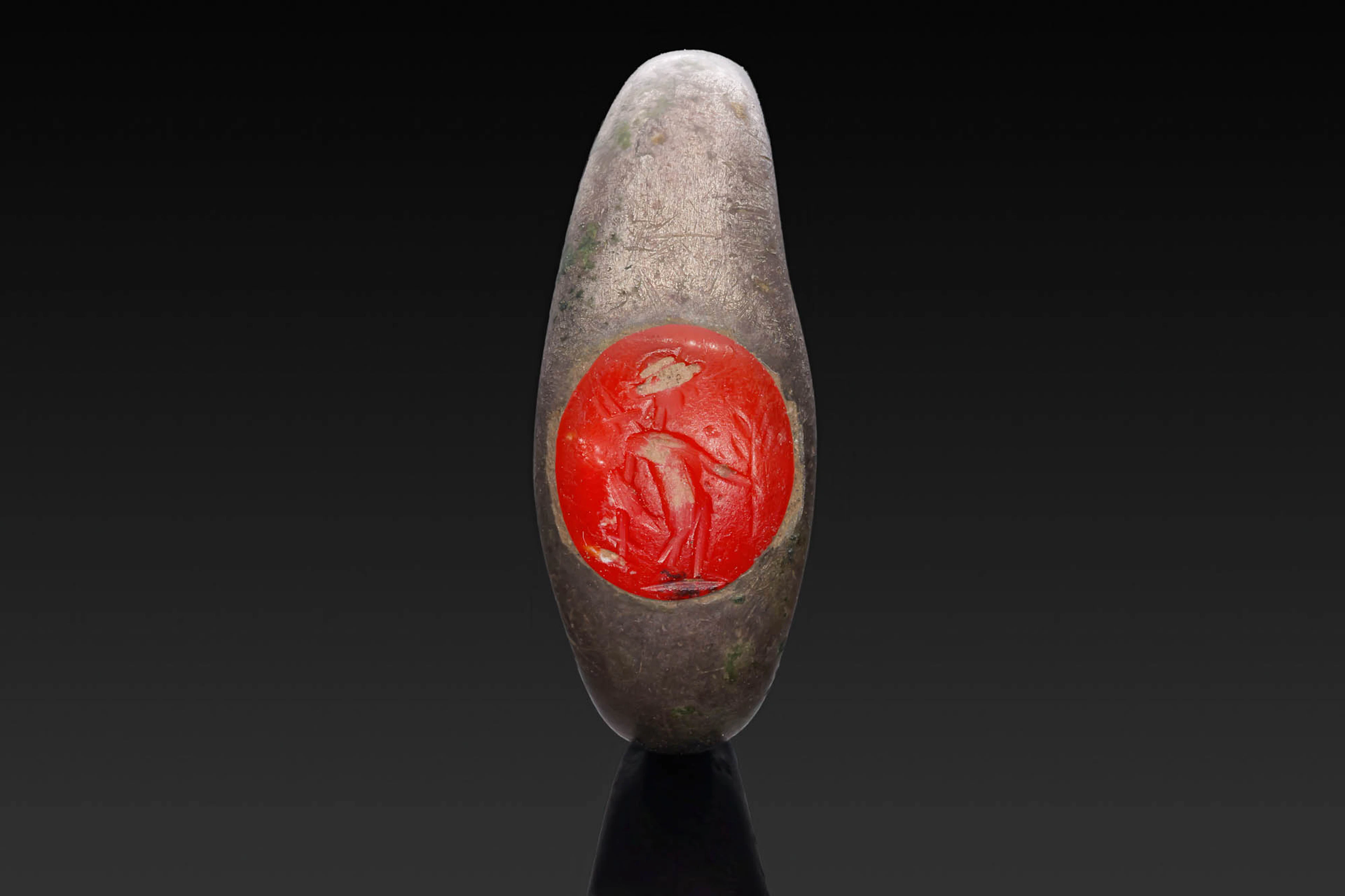 ROMAN SILVER RING WITH CARNELIAN INTAGLIO OF CERES