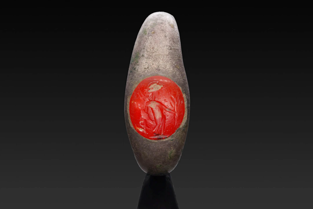 ROMAN SILVER RING WITH CARNELIAN INTAGLIO OF CERES