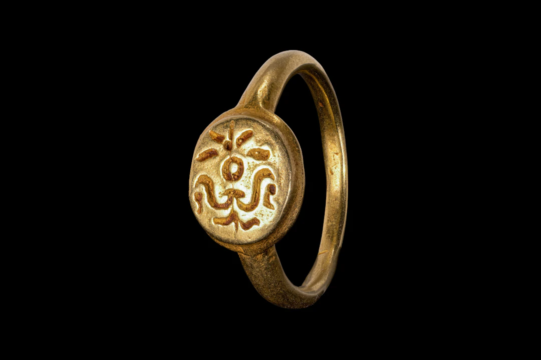 MEDIEVAL GOLD RING WITH SRI SYMBOL